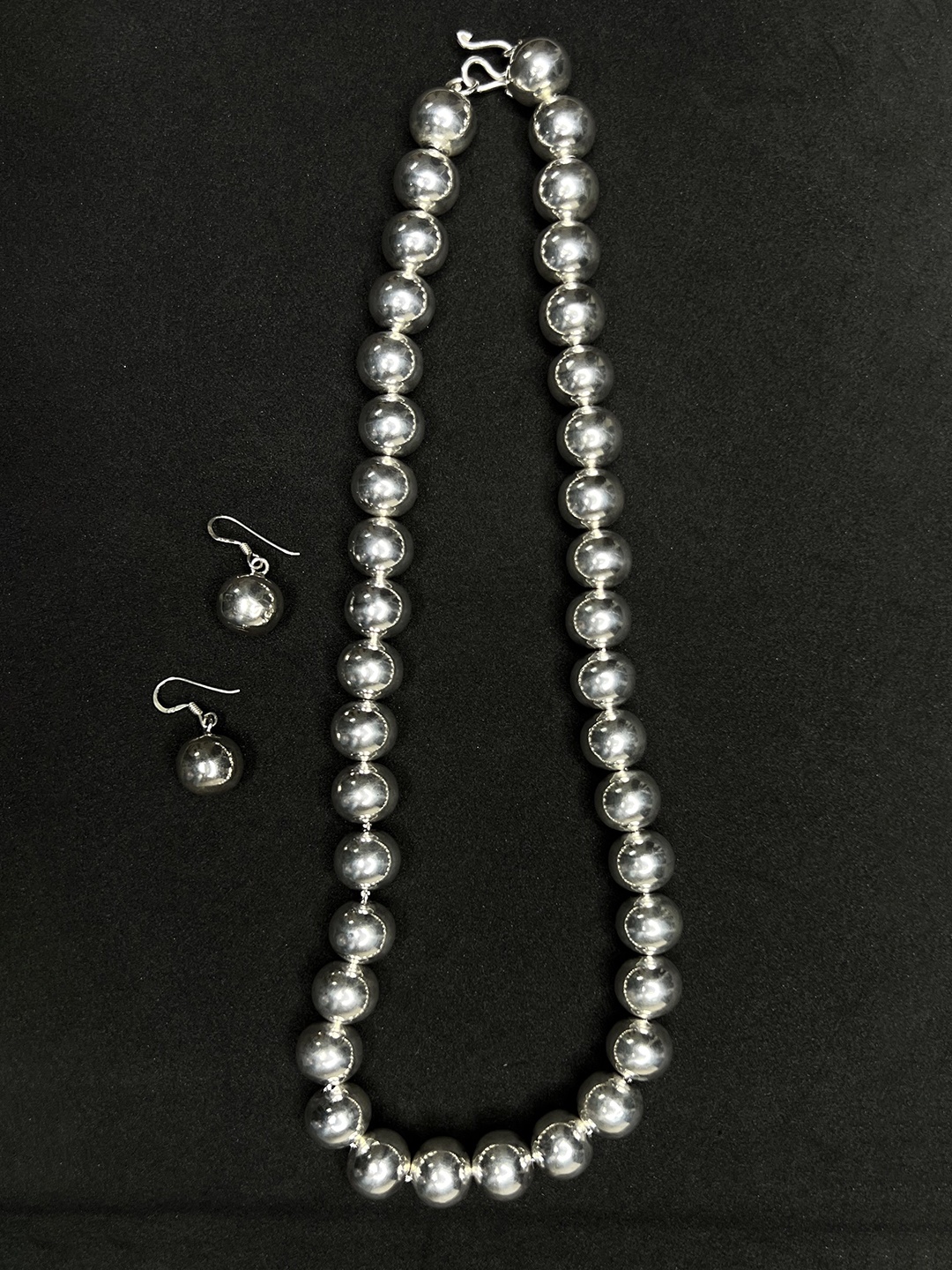 

Arte Jewels Necklace and Earrings, Silver