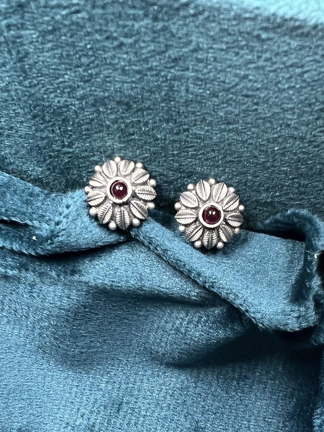 

Arte Jewels 925 Sterling Silver Floral Stud Earrings