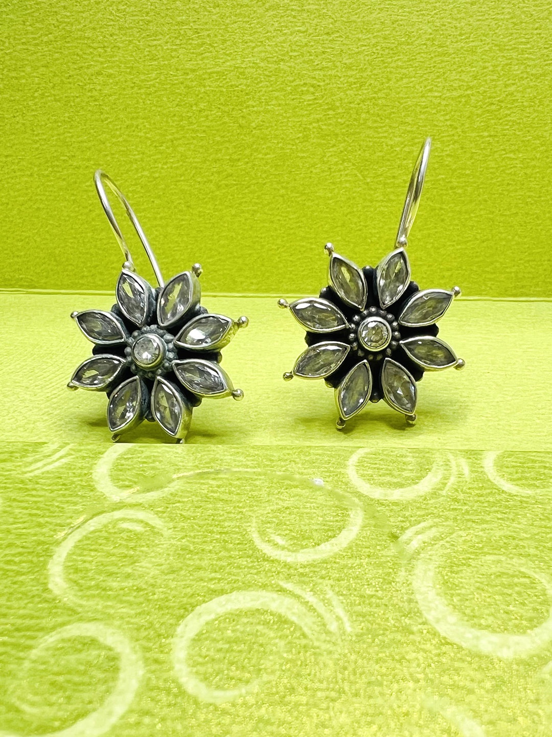 

Arte Jewels Floral Studs Earrings, Silver