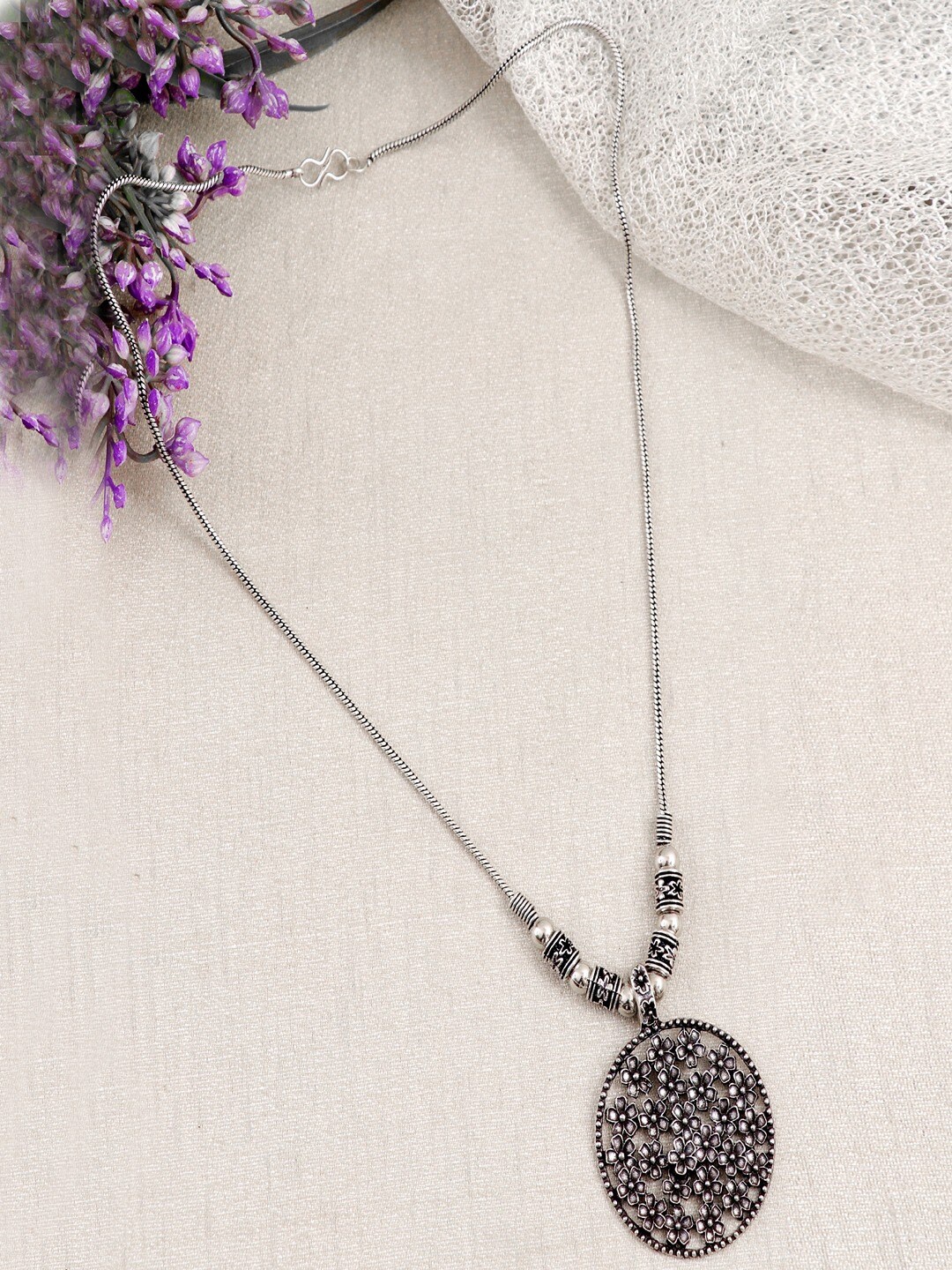 

UNIVERSITY TRENDZ Silver Plated Oxidised Necklace