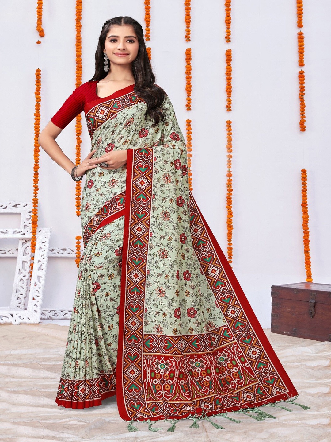 

ARYZE Floral Printed Saree, Green