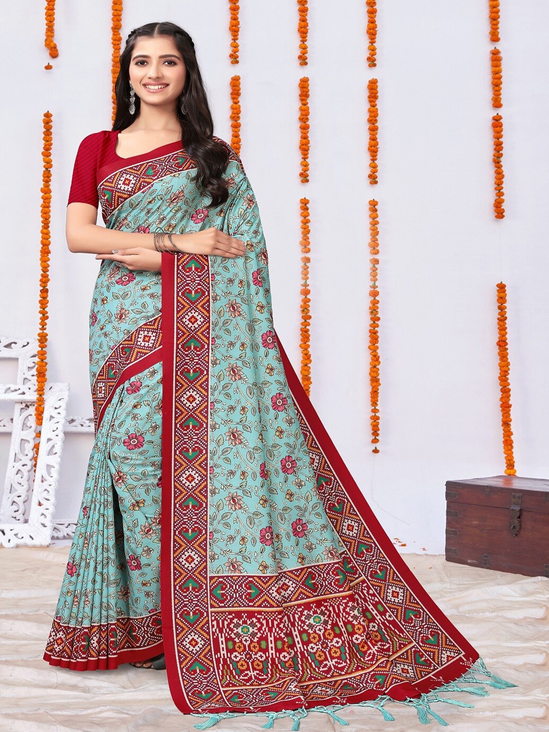 

ARYZE Floral Printed Saree, Blue