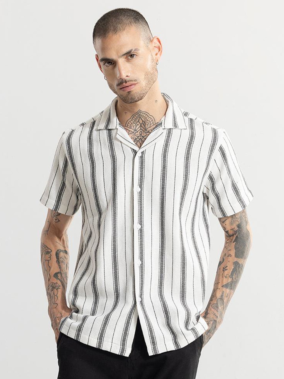 

Snitch White Classic Boxy Cuban Collar Cotton Striped Casual Shirt