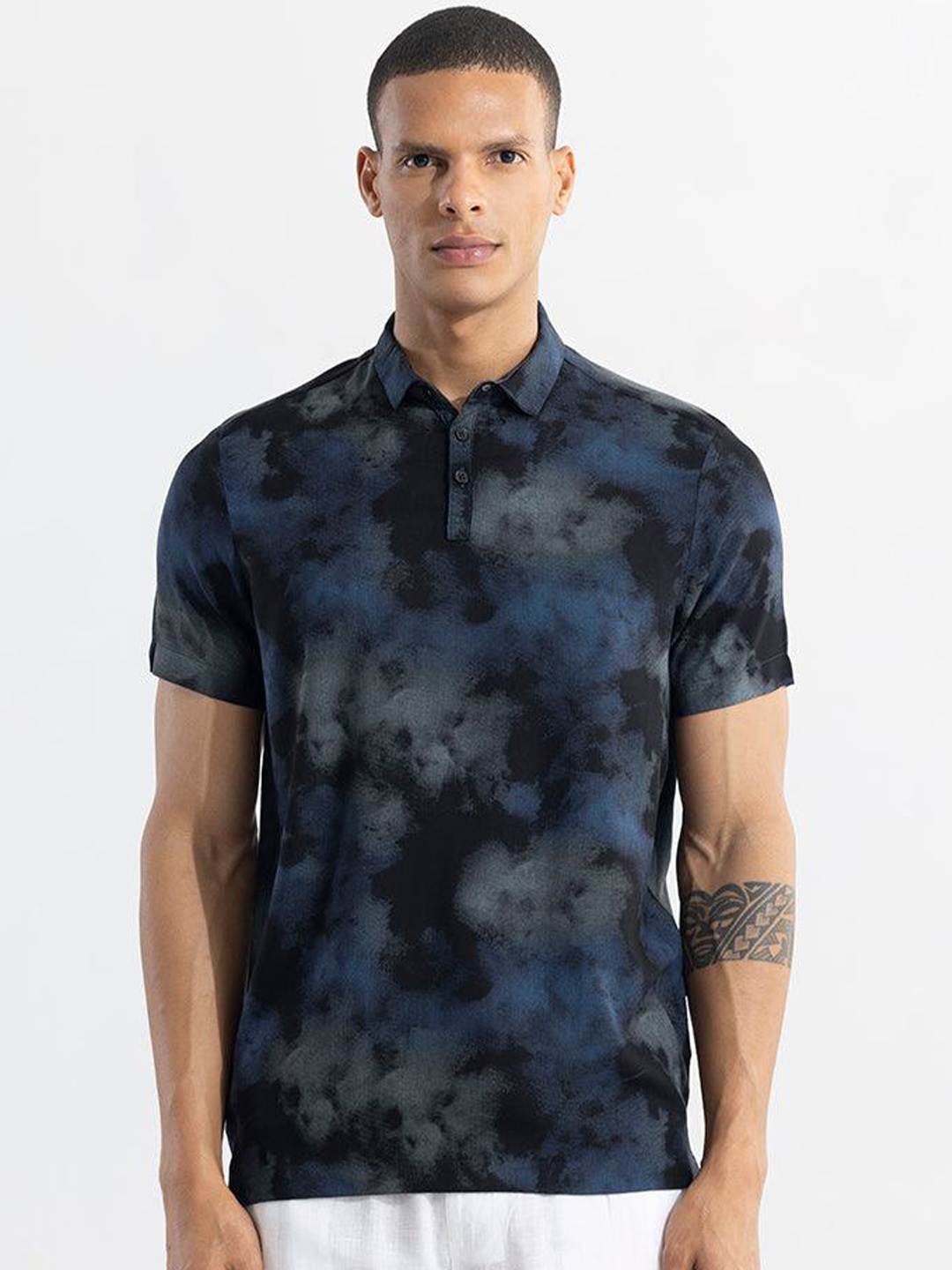 

Snitch Blue Tie And Dye Polo Collar Slim Fit T-shirt