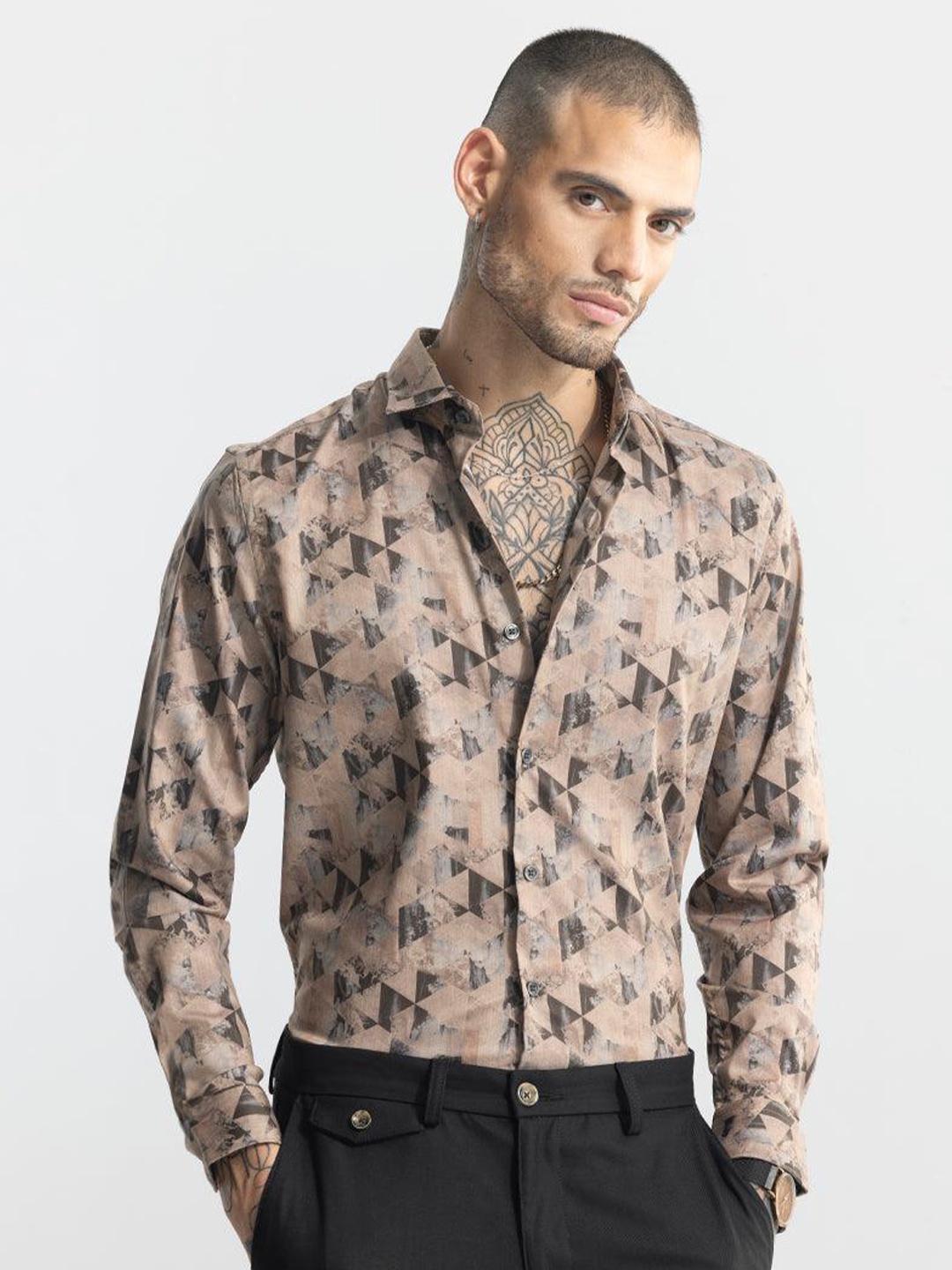 

Snitch Peach-Coloured Classic Slim Fit Geometric Printed Cotton Casual Shirt