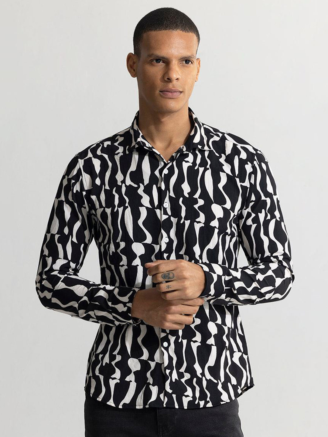 

Snitch Black Classic Slim Fit Abstract Printed Casual Shirt