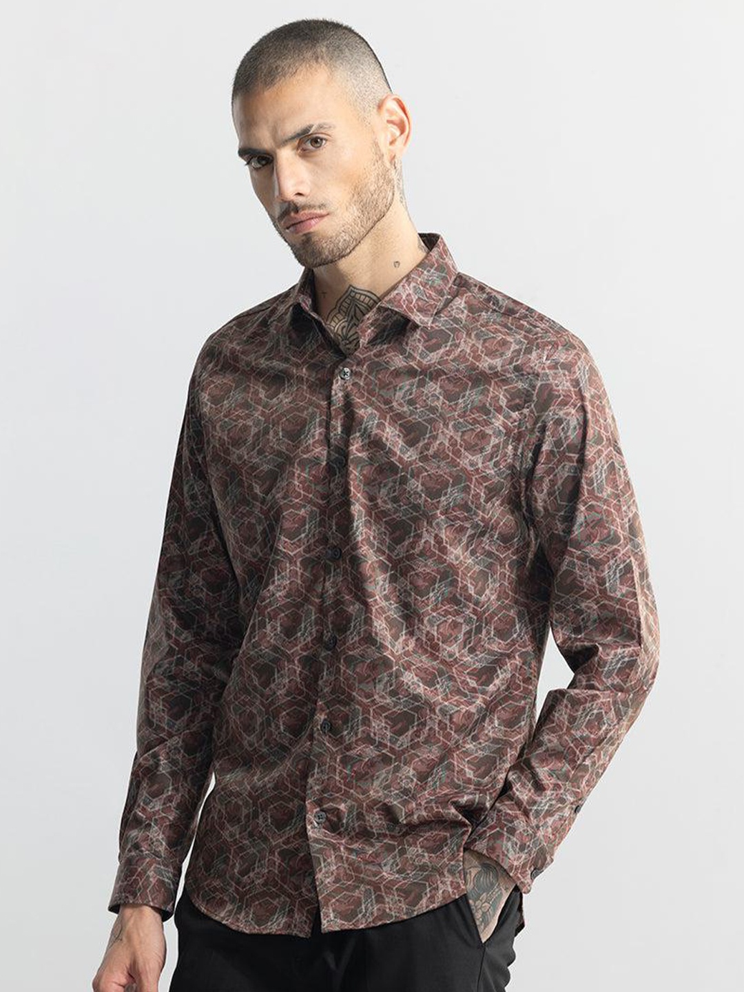 

Snitch Maroon Classic Slim Fit Abstract Printed Cotton Casual Shirt