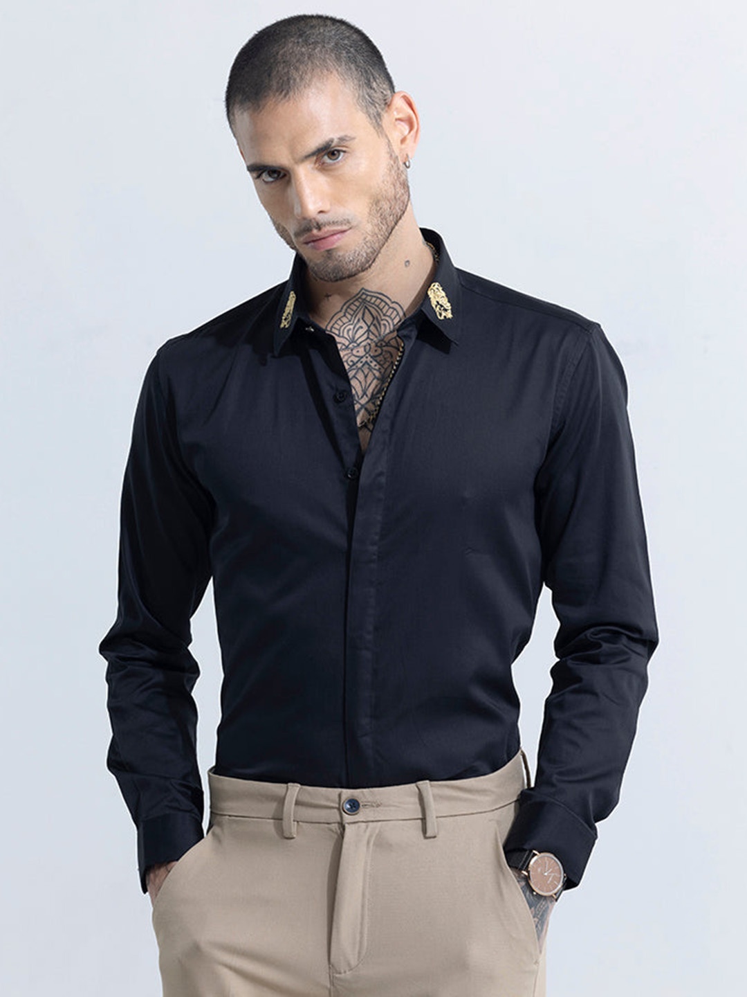 

Snitch Black Classic Slim Fit Cotton Casual Shirt