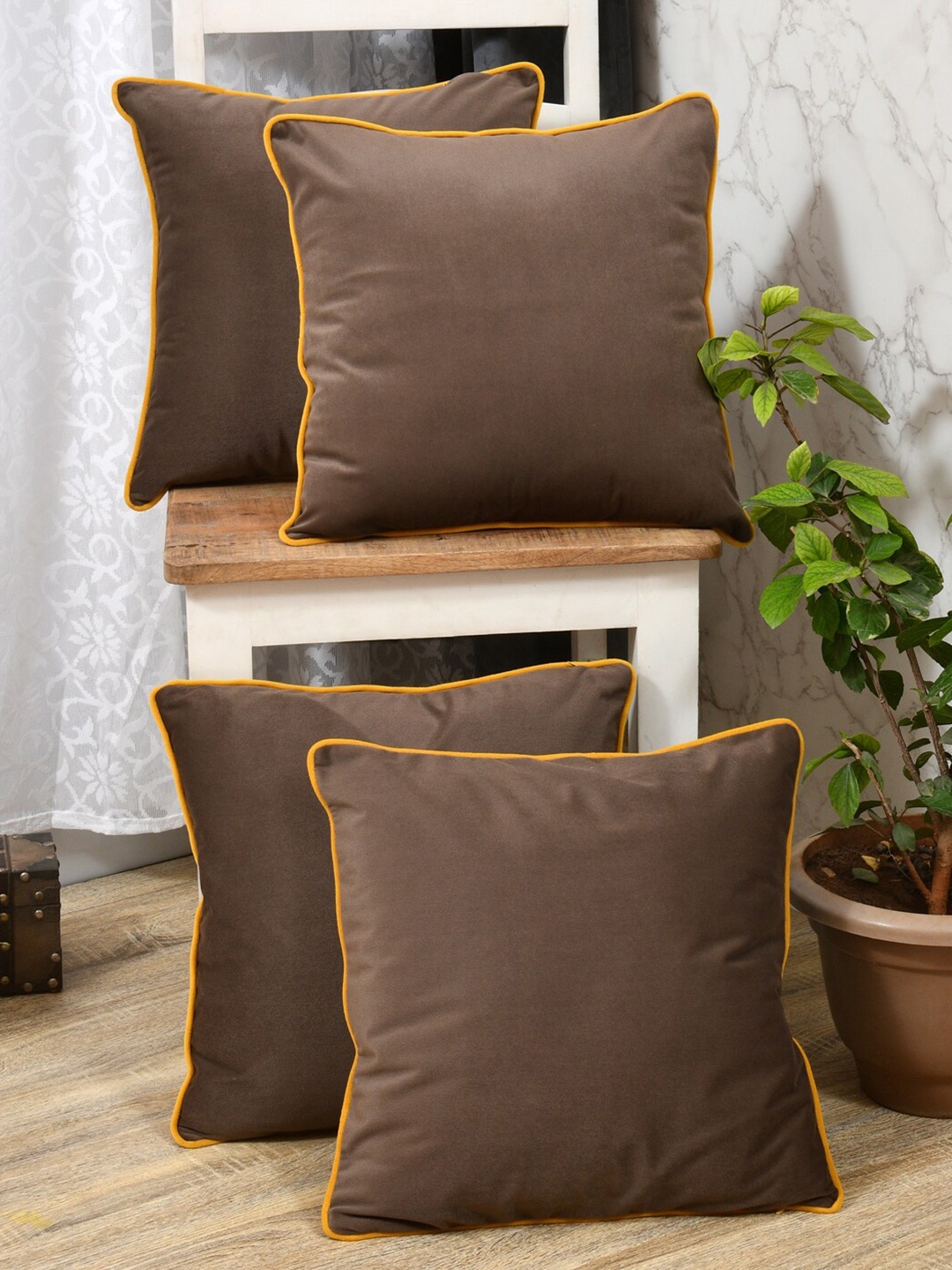 

Clasiko Brown & Yellow 4 Pieces Velvet Square Cushion Covers