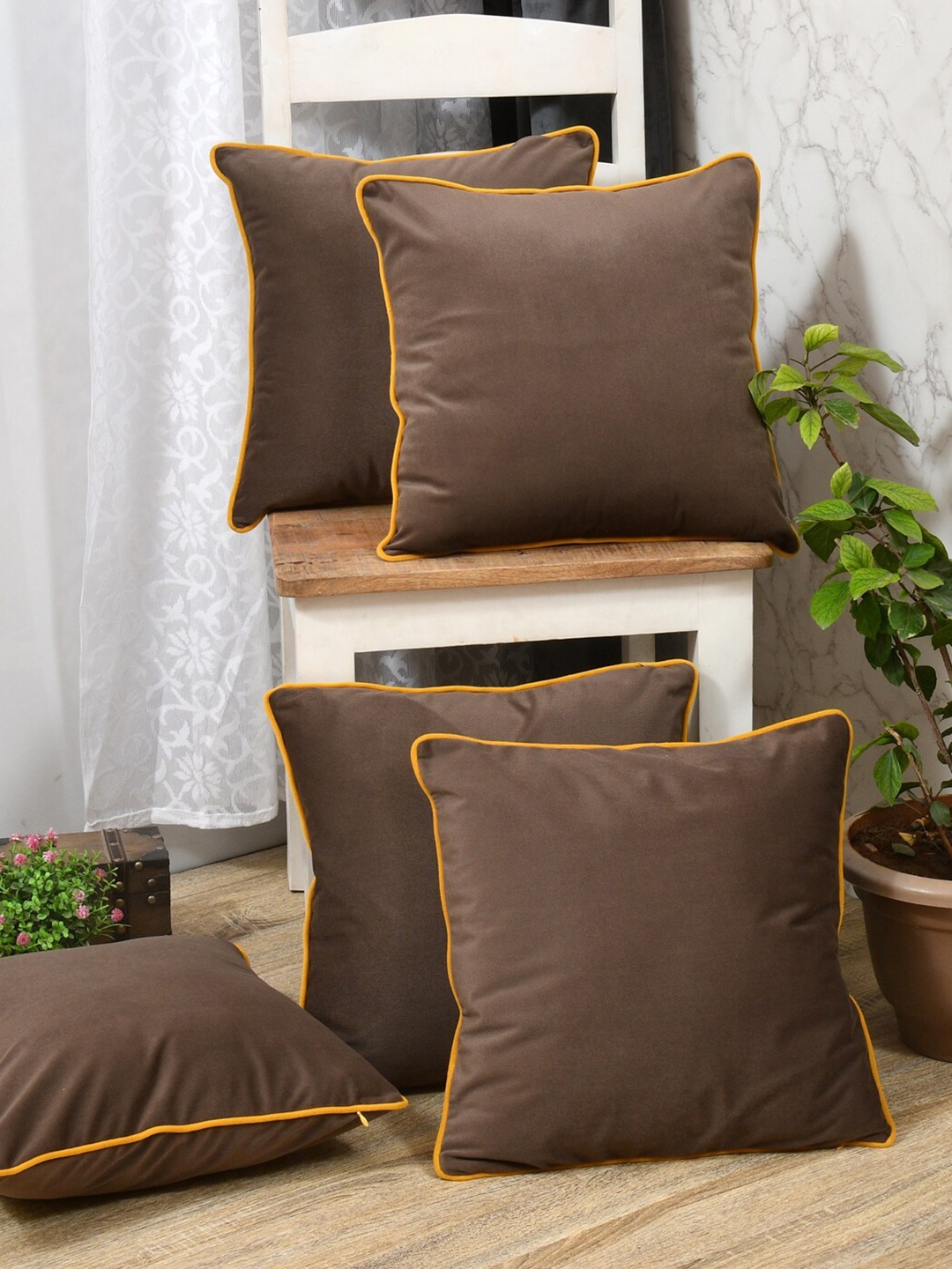 

Clasiko Brown & Yellow 5 Pieces Velvet Square Cushion Covers