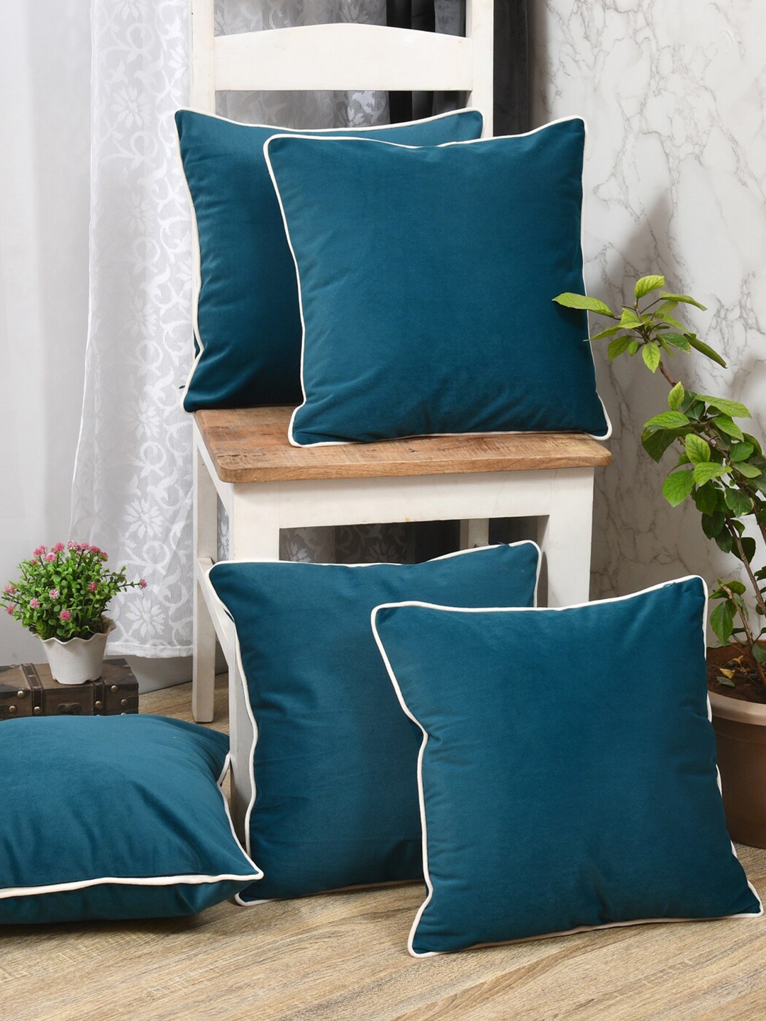 

Clasiko Teal & White 5 Pieces Velvet Square Cushion Covers