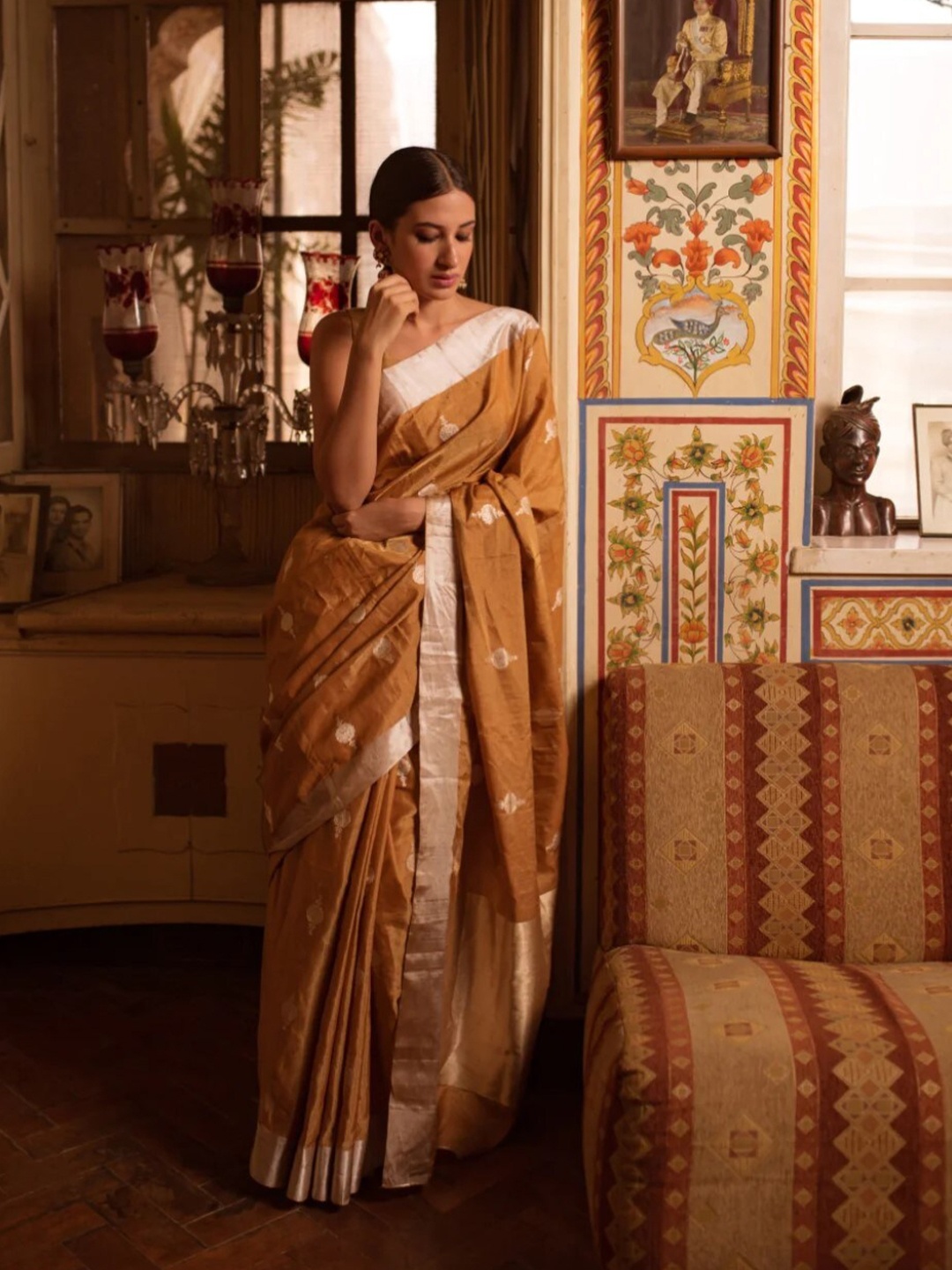 

PriyankaRaajiv Ethnic Motifs Woven Design Zari Pure Silk Banarasi Saree, Brown