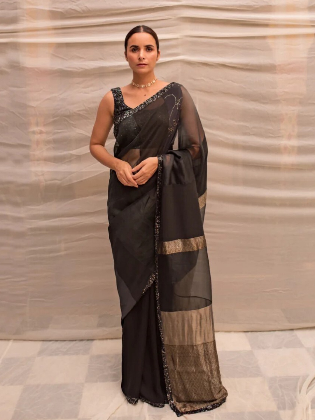 

PriyankaRaajiv Sequinned Embroidered Pure Silk Saree, Black