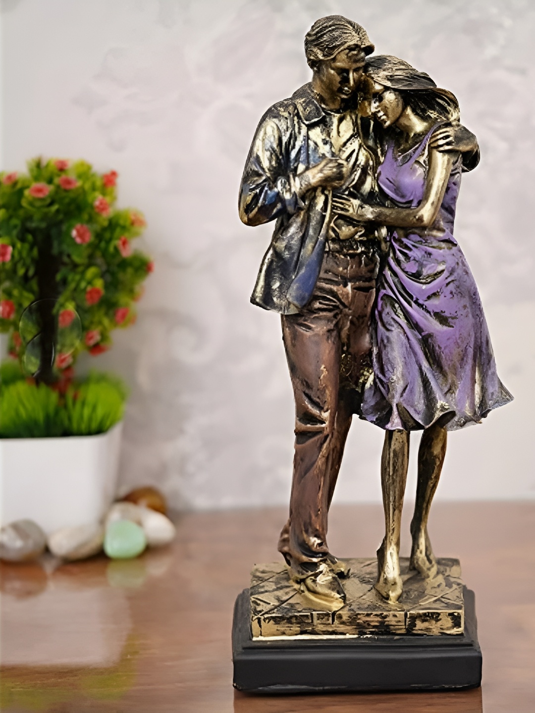 

krishnagallery1 Gold Toned Entique Couple Showpiece
