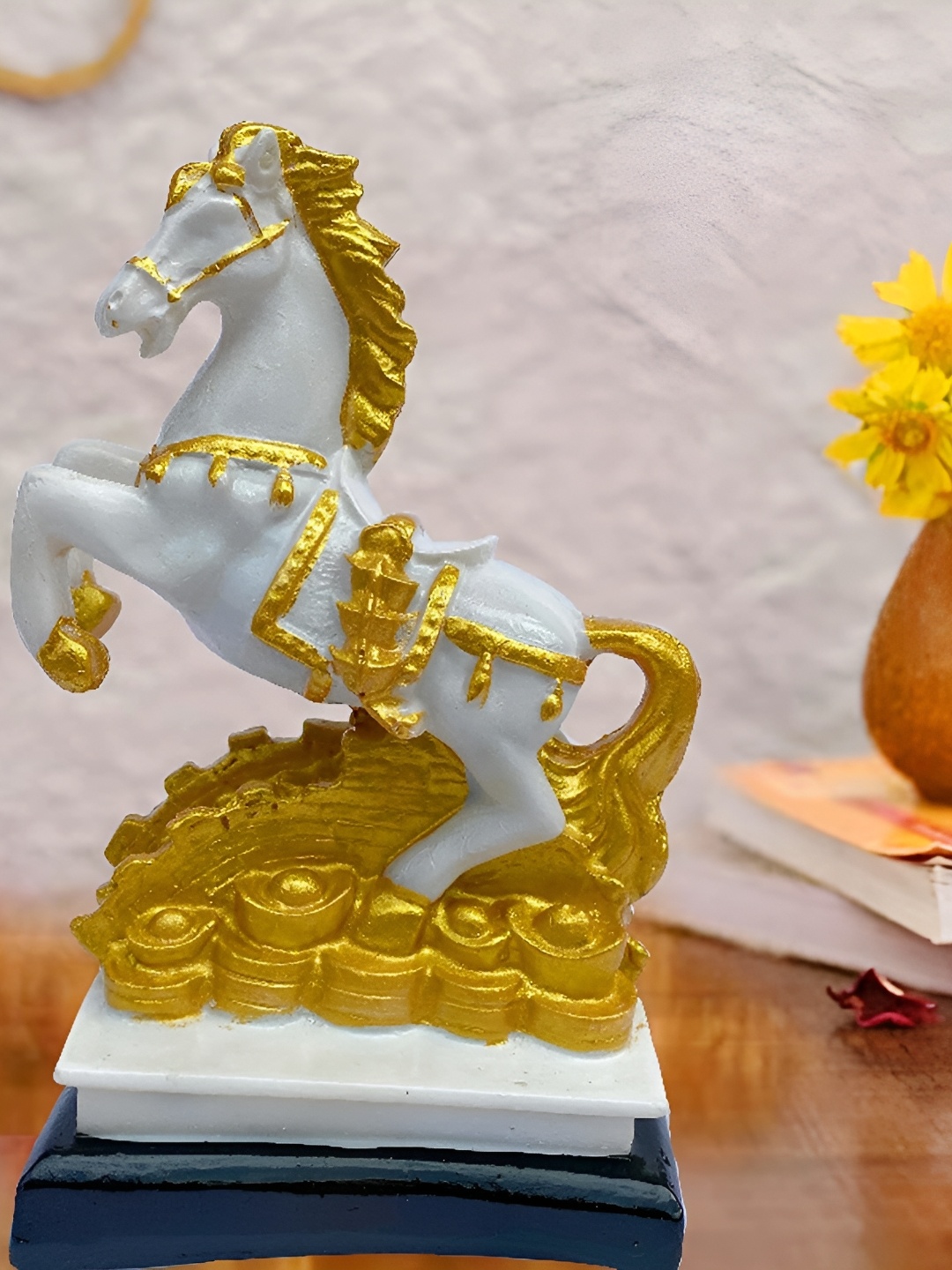 

krishnagallery1 White Antique Horse Figurine Love Couple Showpiece