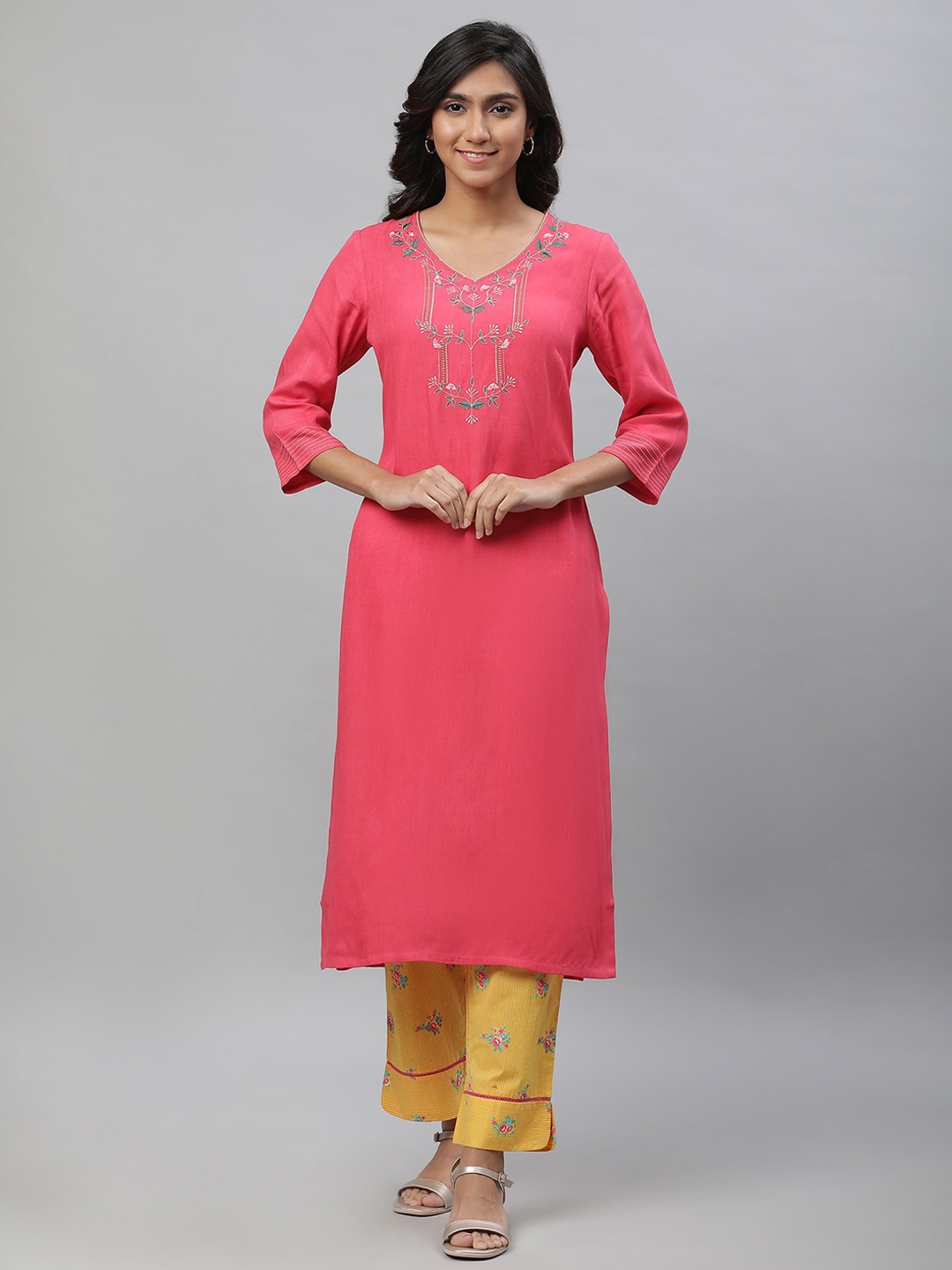 

AURELIA Floral Yoke Design Thread Work V-Neck Straight Kurta, Pink
