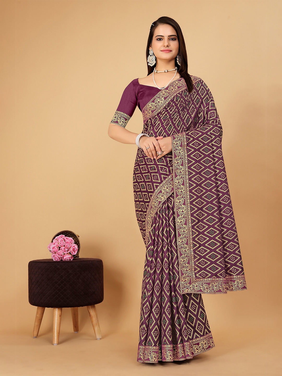 

CastilloFab Geometric Printed Woven Design Zari Saree, Burgundy