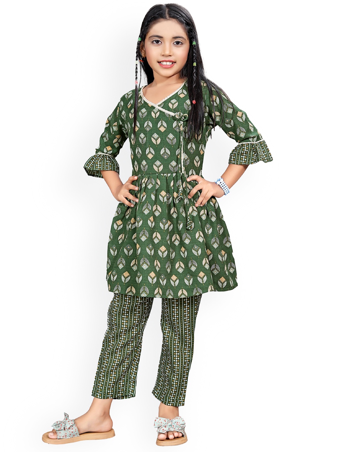 

BAESD Girls Ethnic Motifs Printed V-Neck Thread Work Anarkali Kurta with Trousers, Green