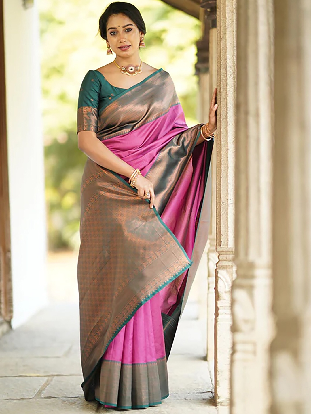 

Aldwych Woven Design Designer Banarasi Saree, Peach