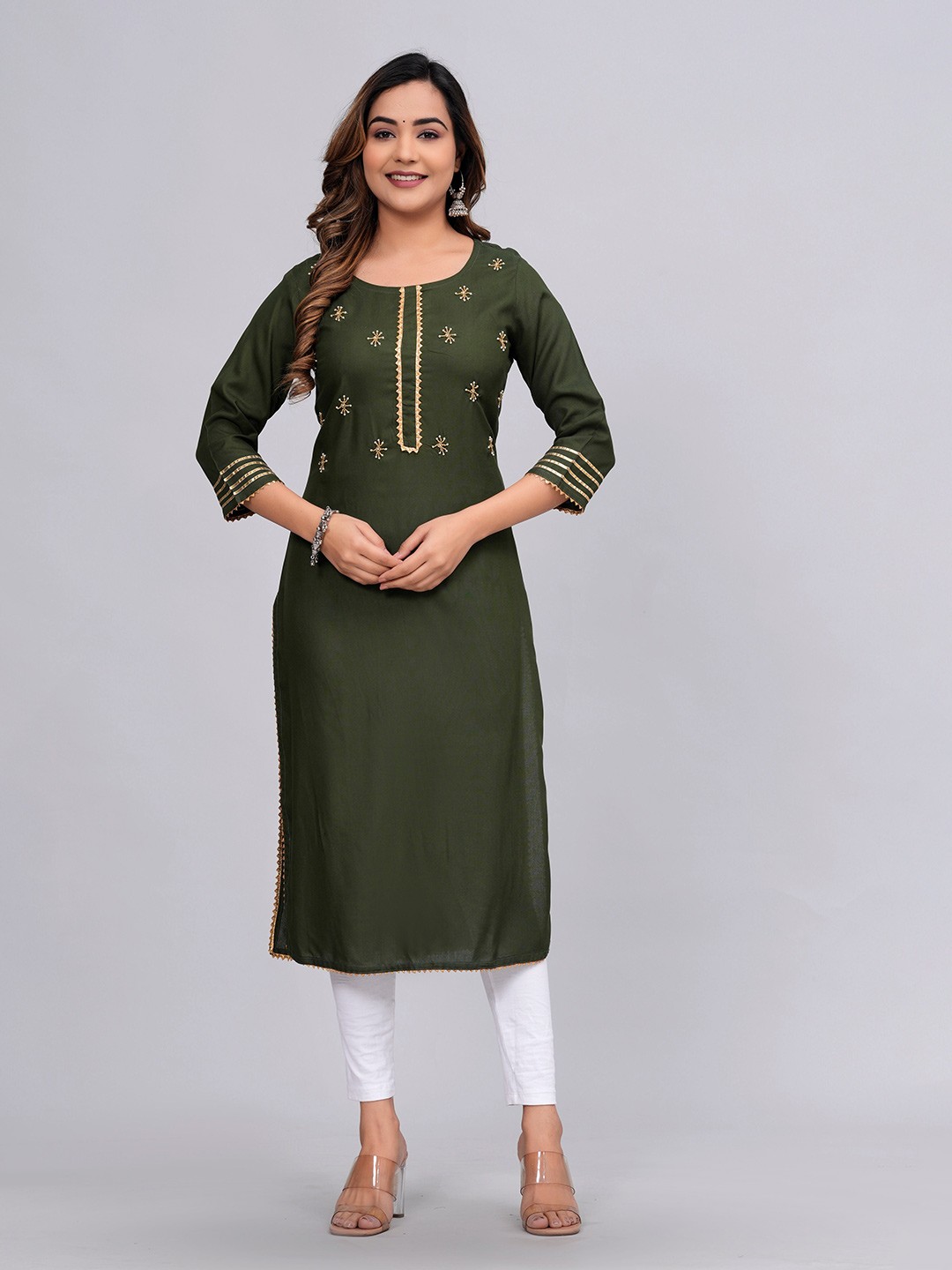 

MAUKA Gotta Patti Embellished Round Neck Regular Straight Kurta, Green