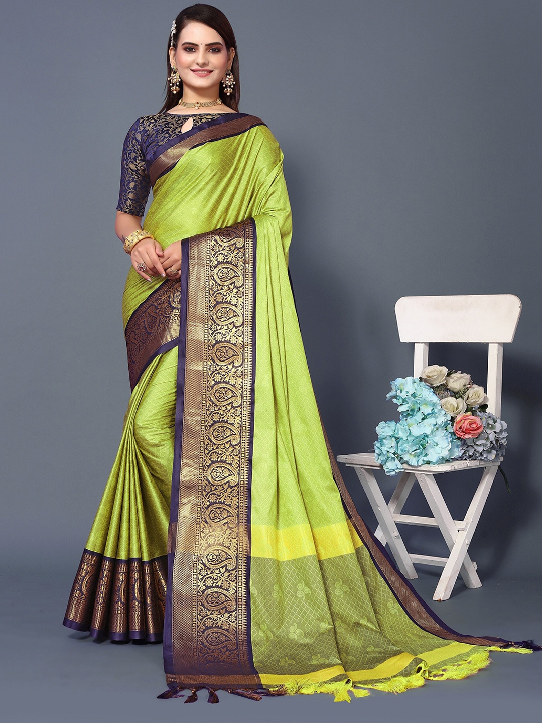 

DRESSTIVE Ethnic Motif Woven Design Zari Saree, Fluorescent green