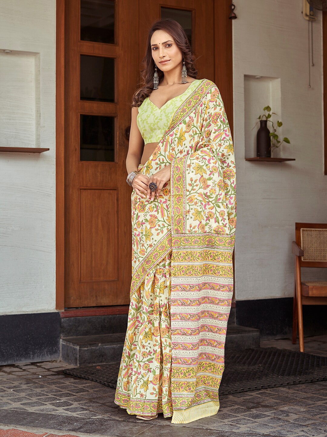 

modeva Floral Printed Pure Cotton Ready to Wear Bagru Saree, White