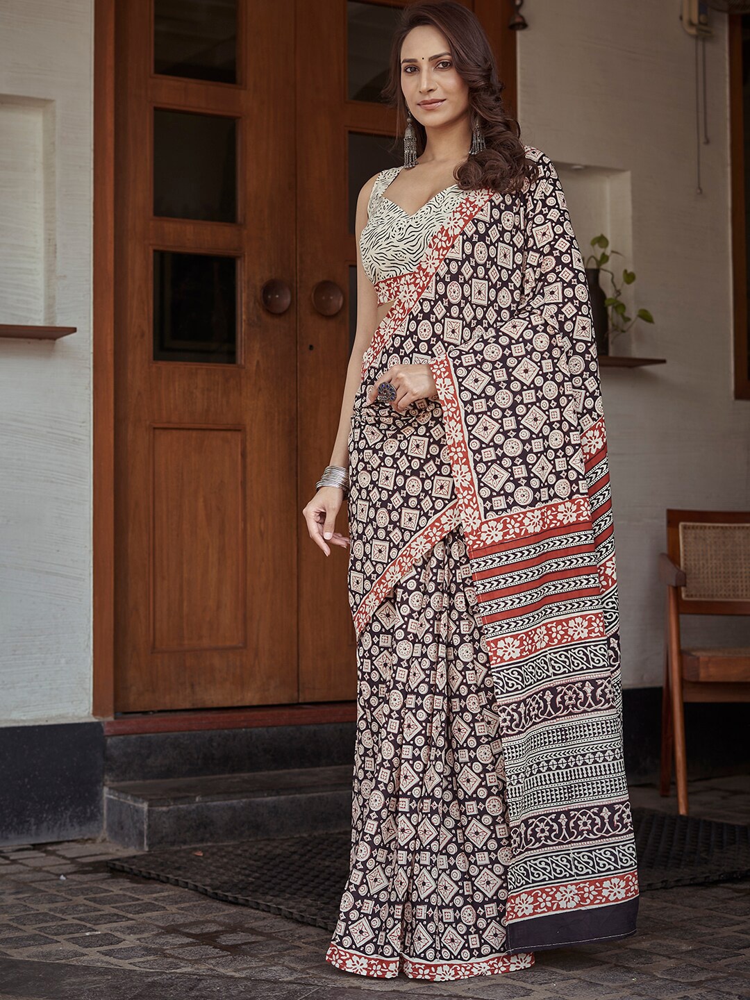 

modeva Floral Printed Pure Cotton Ready to Wear Bagru Saree, Beige