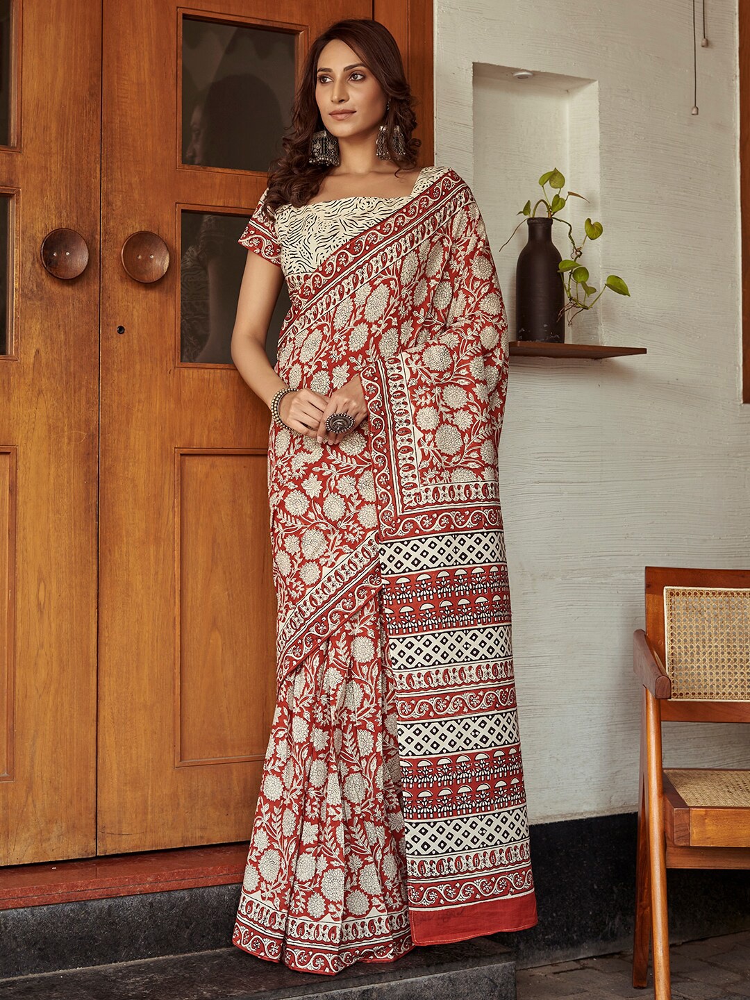 

modeva Floral Printed Pure Cotton Ready to Wear Bagru Saree, Maroon