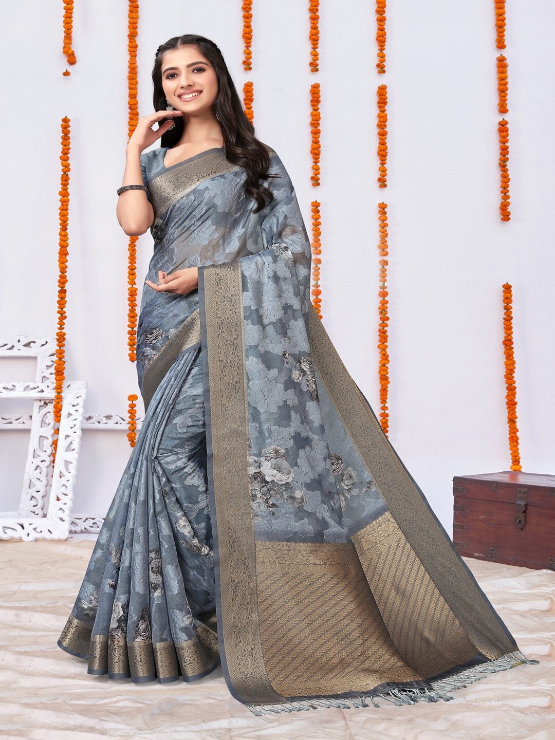 

ARYZE Floral Printed Woven Design Zari Saree, Grey