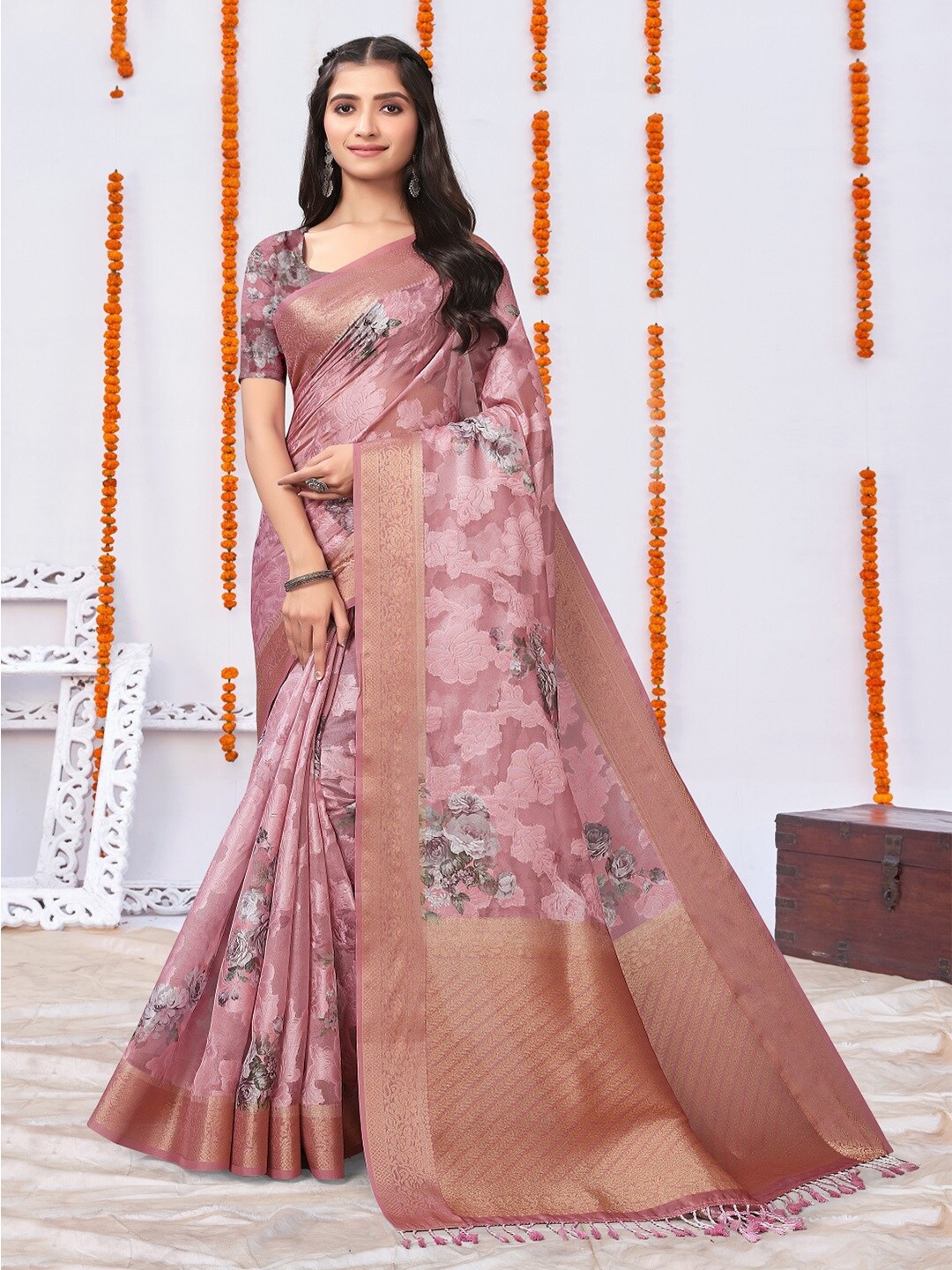 

ARYZE Floral Printed Woven Design Zari Saree, Pink