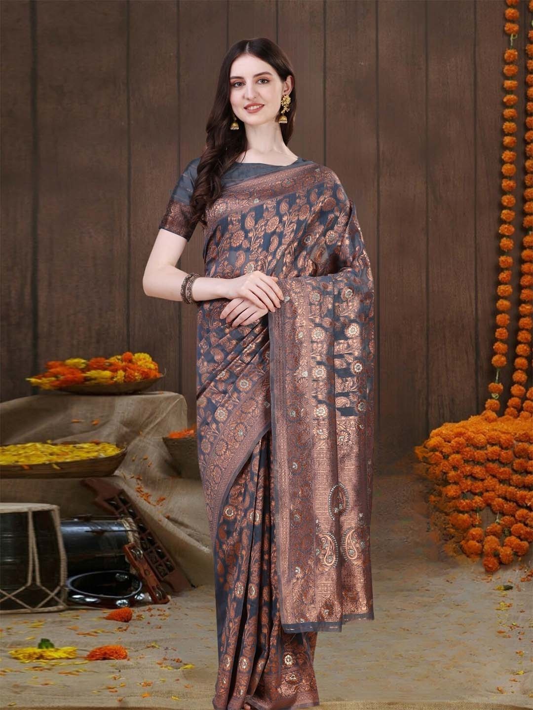 

MAGMINA Woven Design Floral Zari Kanjeevaram Saree, Grey