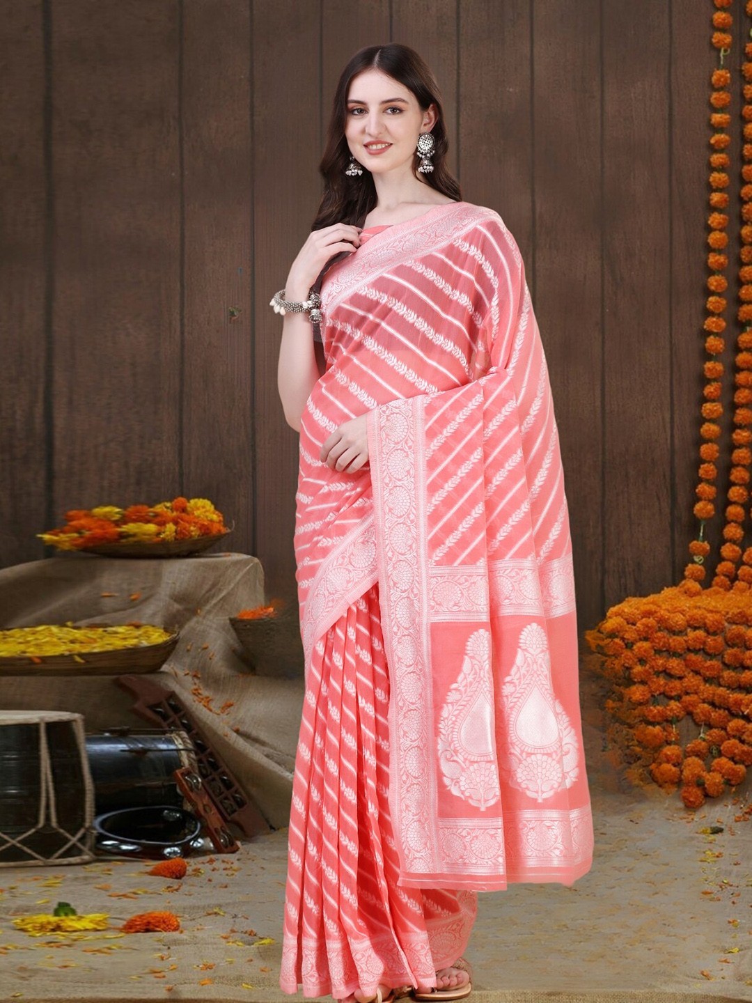 

MAGMINA Ethnic Motifs Woven Design Zari Kanjeevaram Saree, Peach