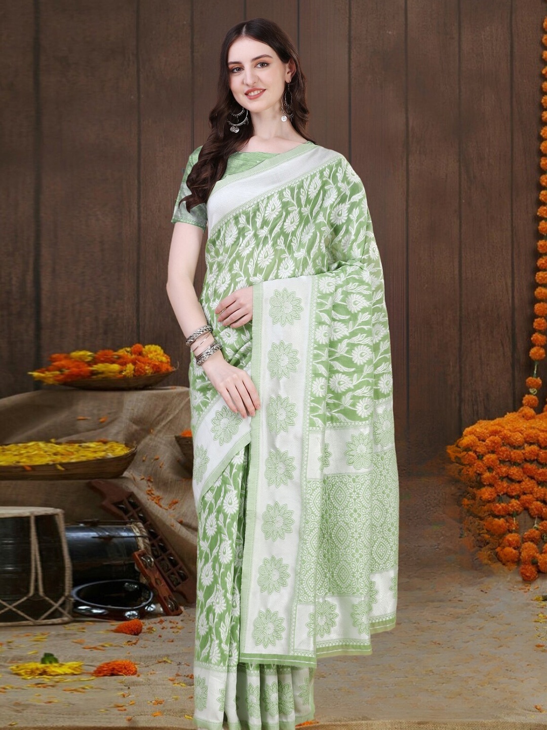 

MAGMINA Woven Design Floral Zari Kanjeevaram Saree, Sea green