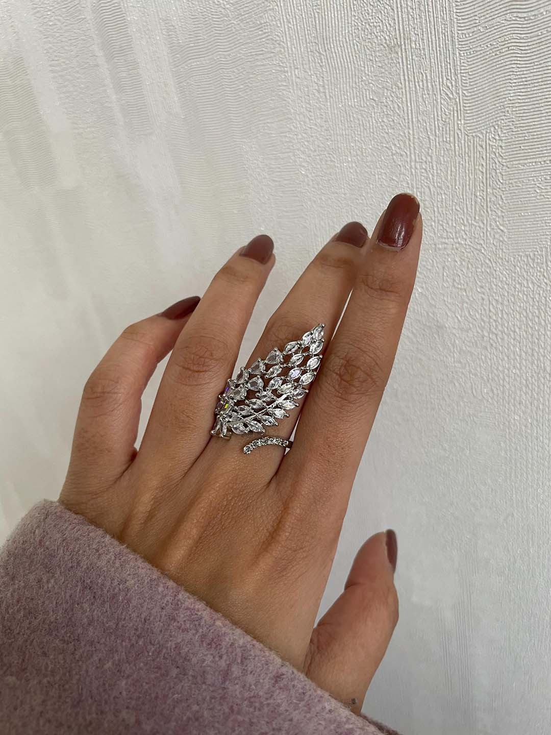 

ISHKAARA Rhodium-Plated AD-Studded Leafy Crystals Finger Ring, Silver