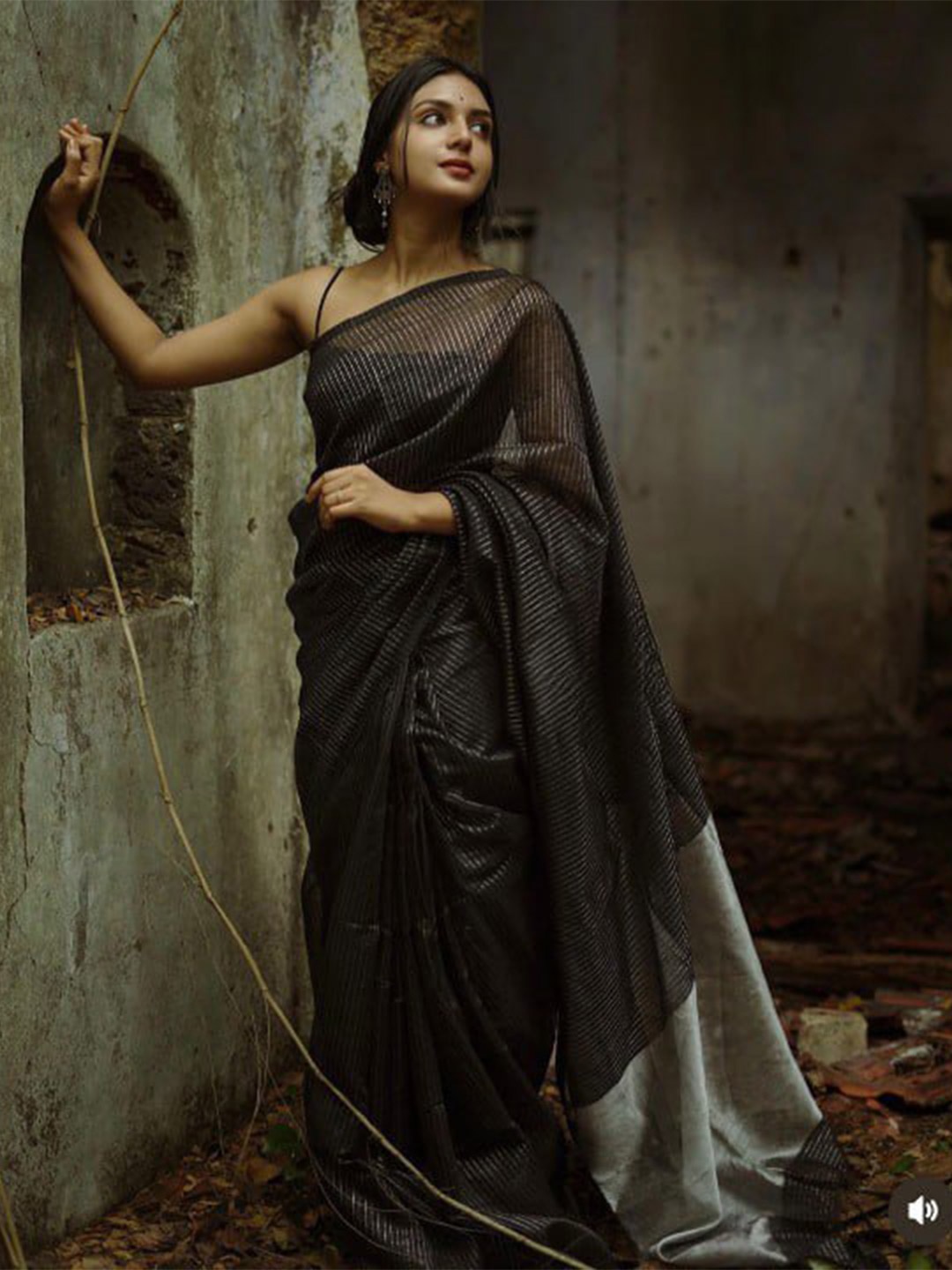 

bansari textiles Pure Silk Designer Banarasi Saree, Black
