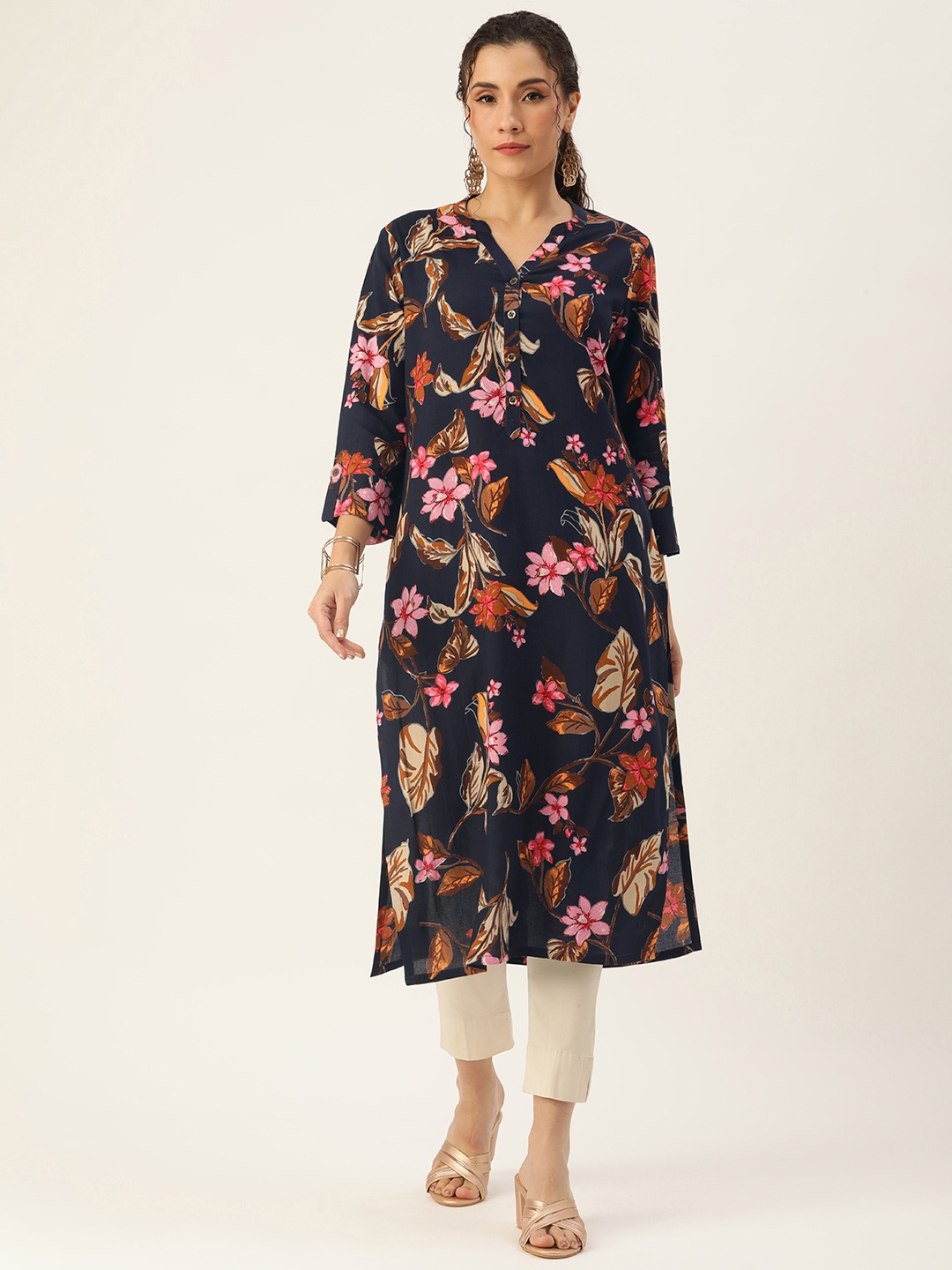 

AMUKTI Women Floral Printed Kurta, Navy blue