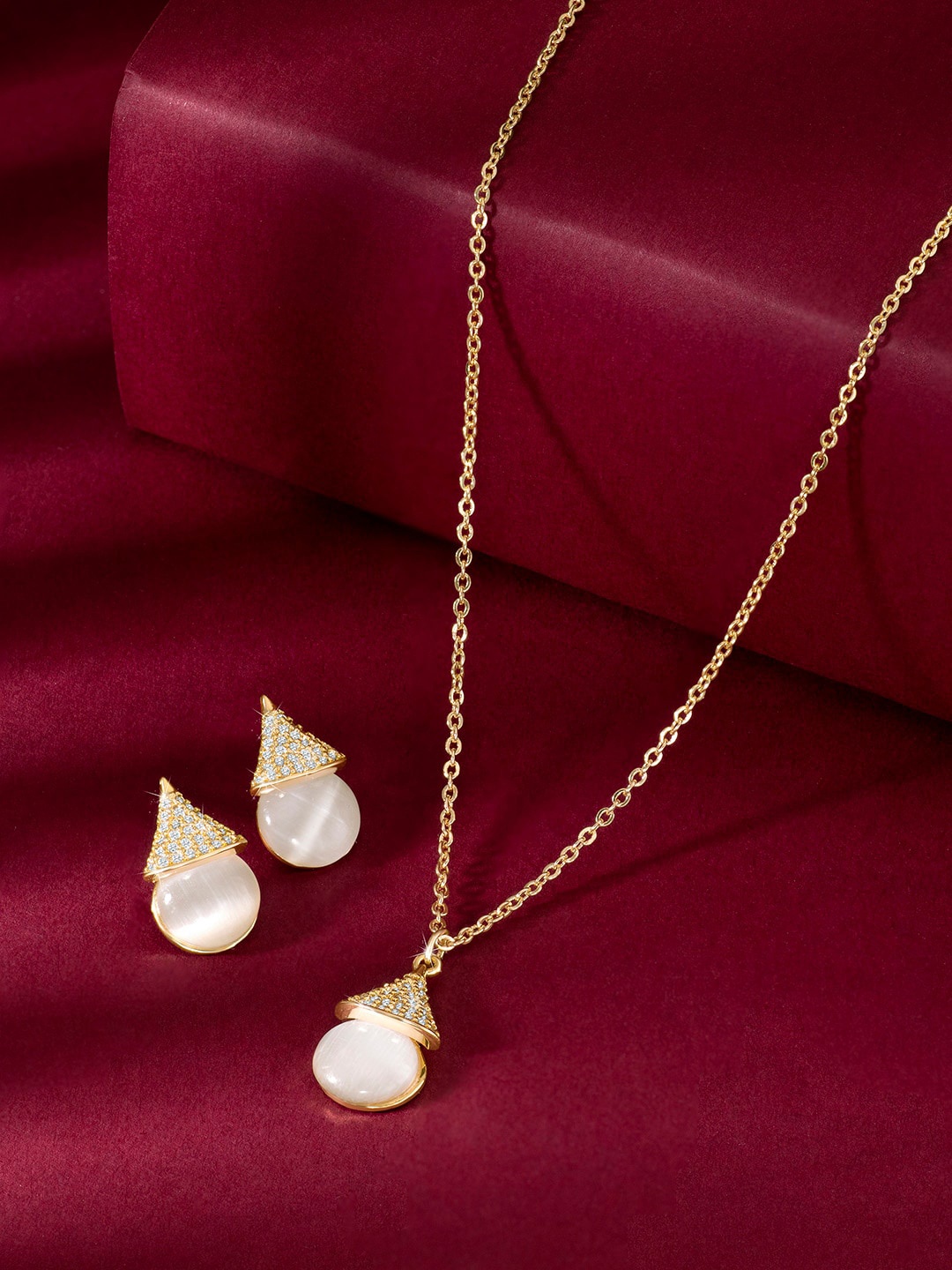 

Peora Gold-Plated Stone-Studded Jewellery Set