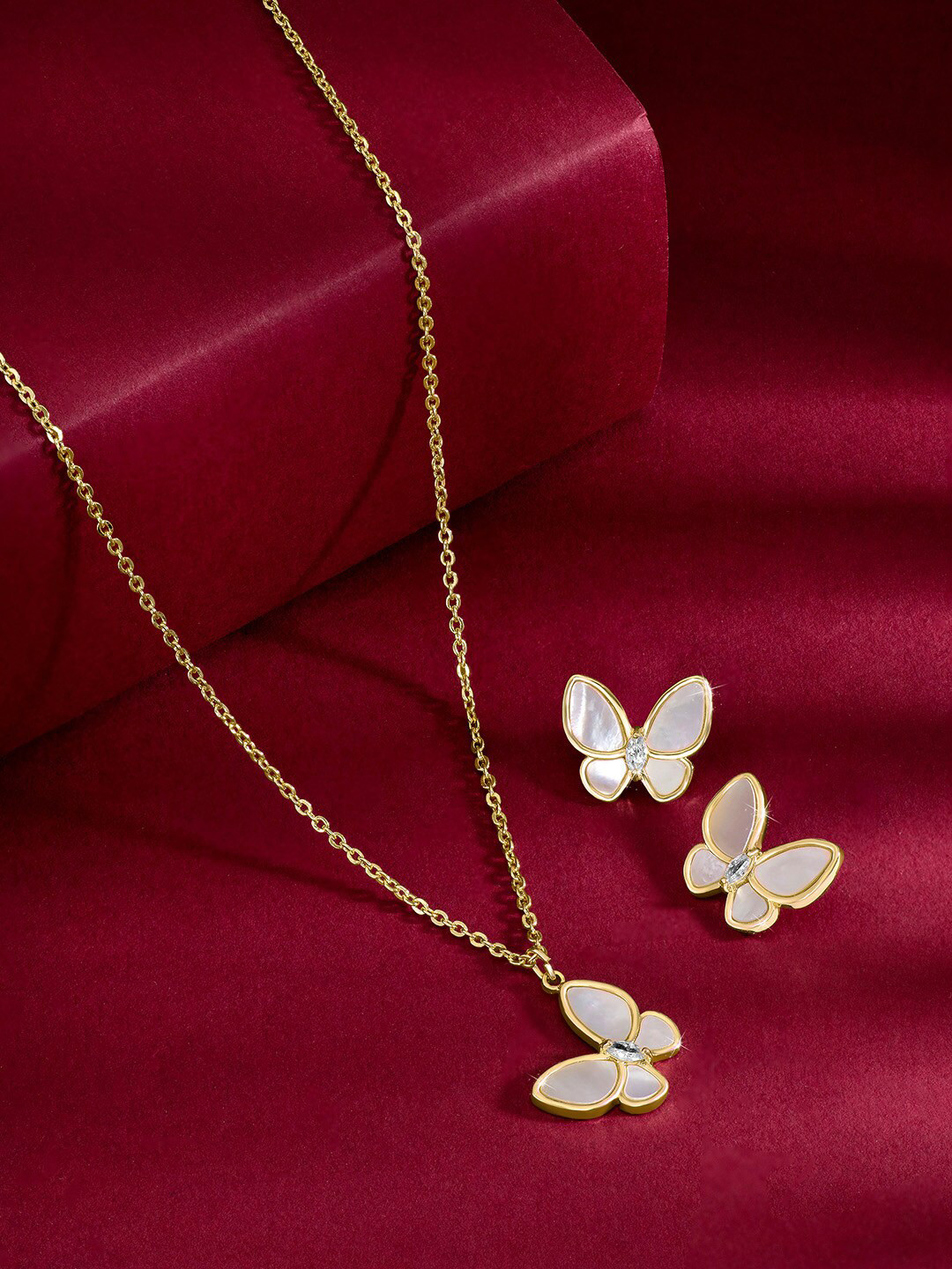 

Peora Gold Plated Stone Studded Butterfly Shape Jewellery Set