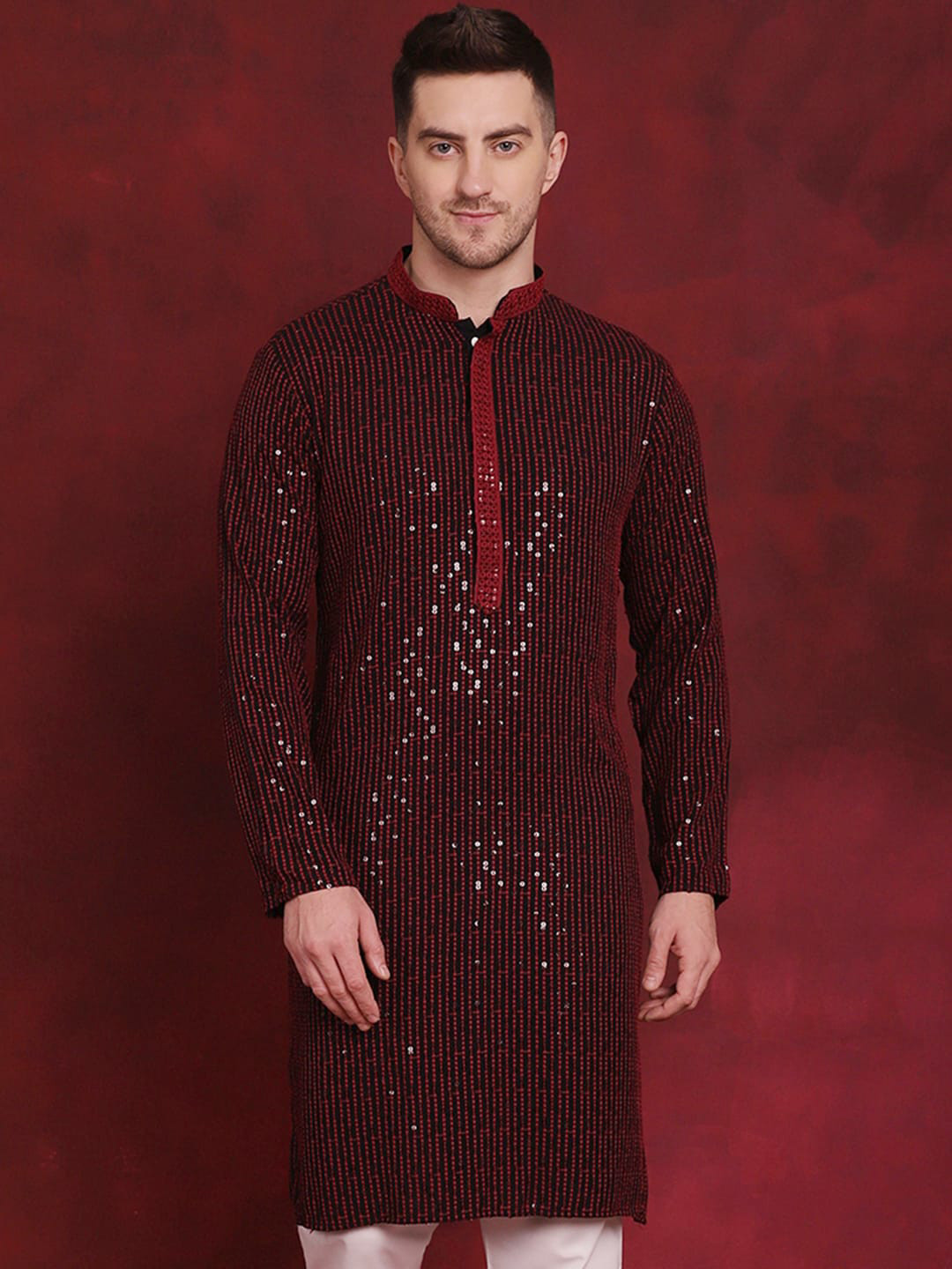 

Jompers Geometric Embroidered Mandarin Collar Kurta, Maroon
