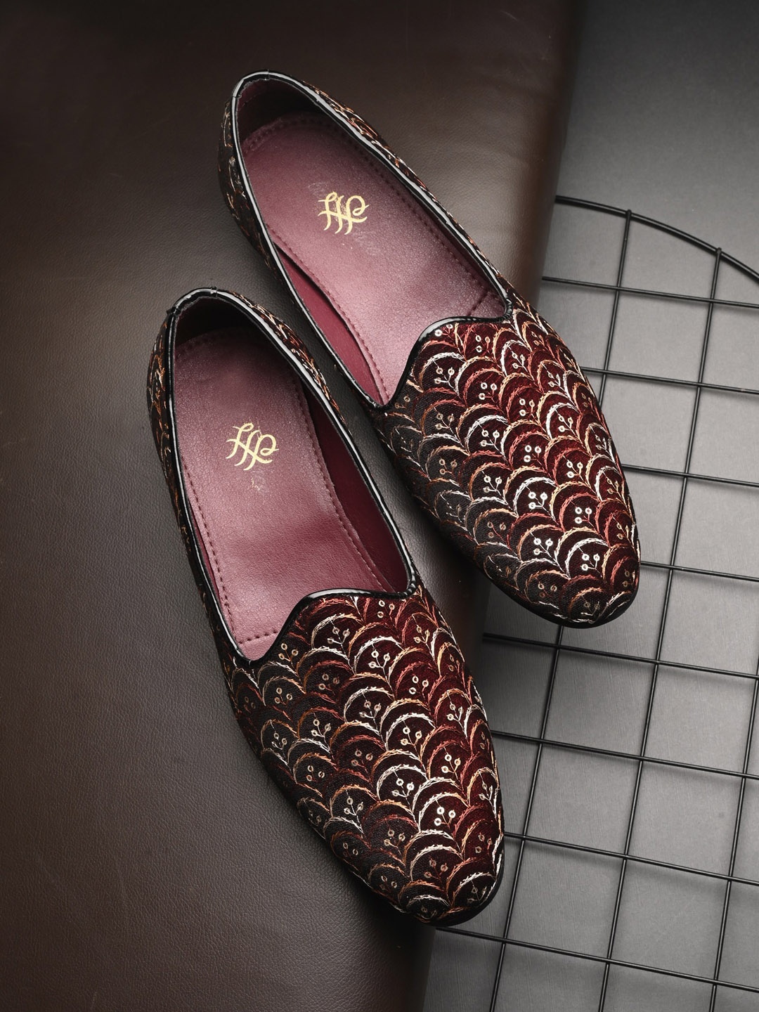 

House of Pataudi Men Embroidered Lightweight Slip-On Mojaris Shoes, Maroon