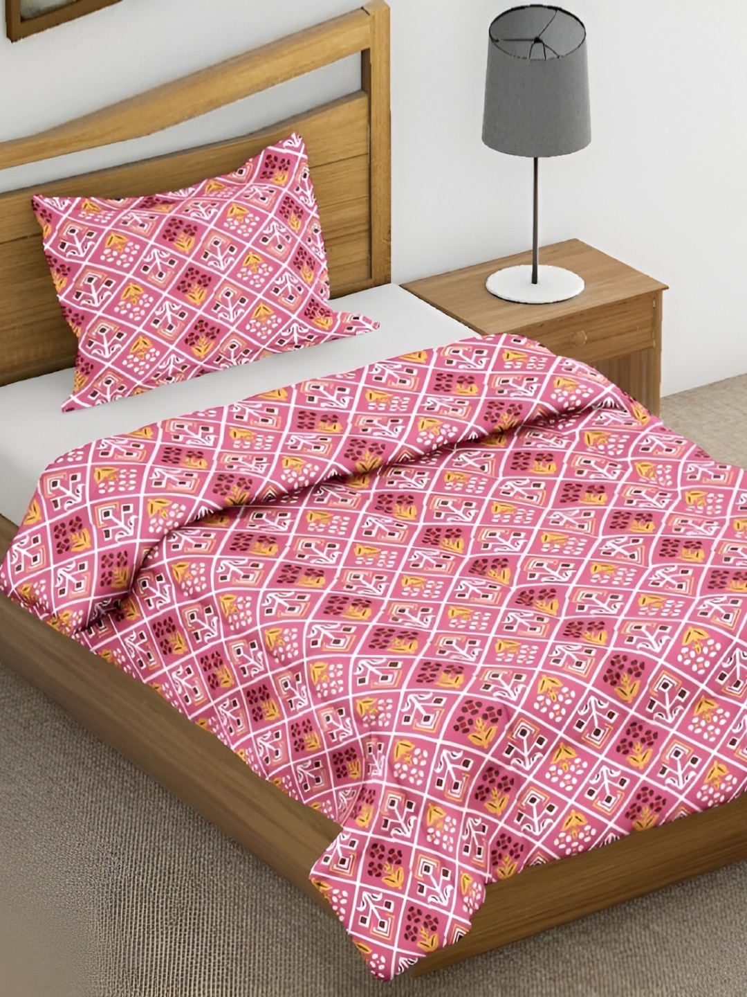 

Texlux Red Mild Winter 200 GSM Double Bed Comforter