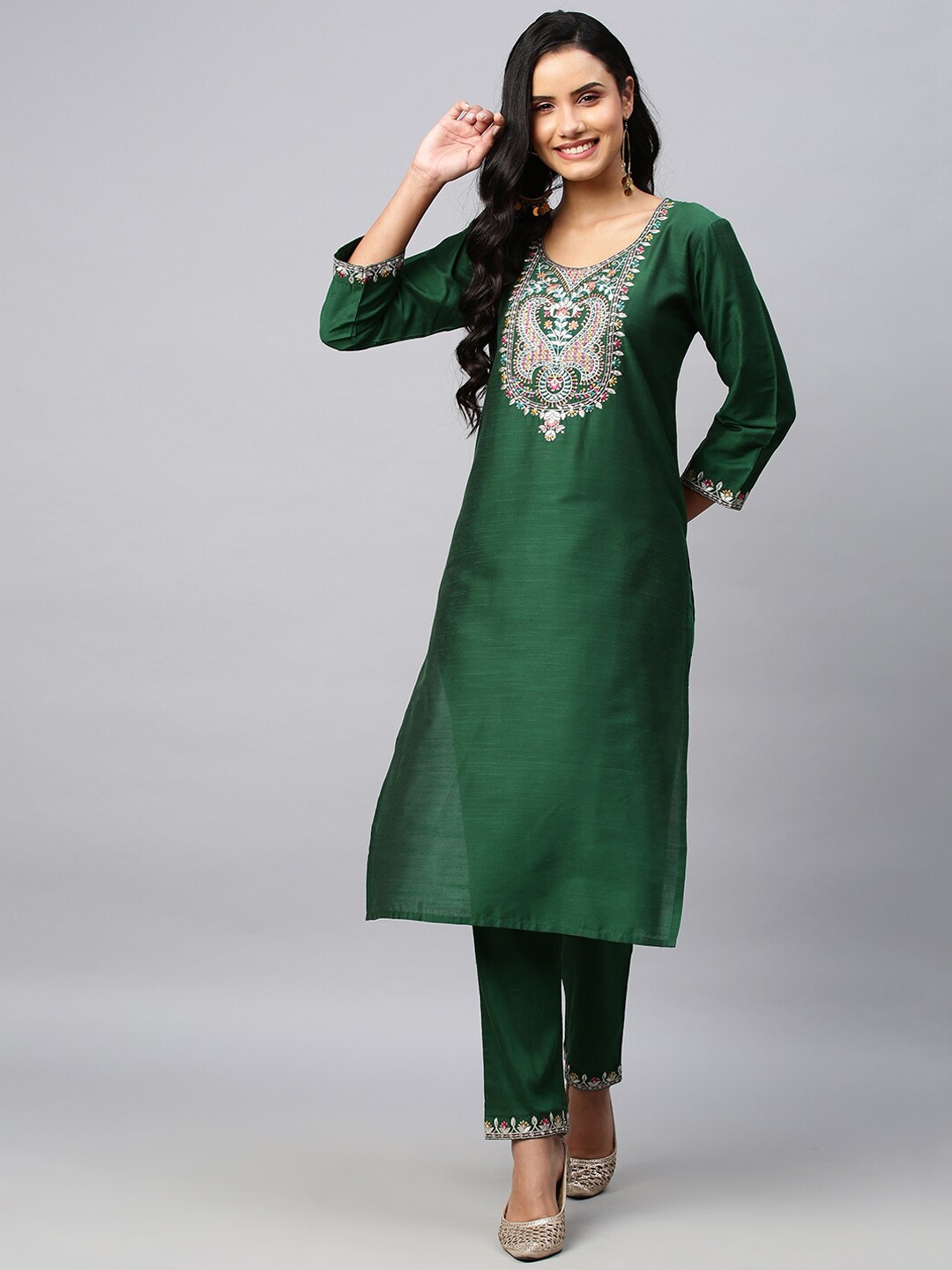 

AMRUTVARSHA CREATION Floral Embroidered Round Neck A-Line Kurta With Palazzos, Green