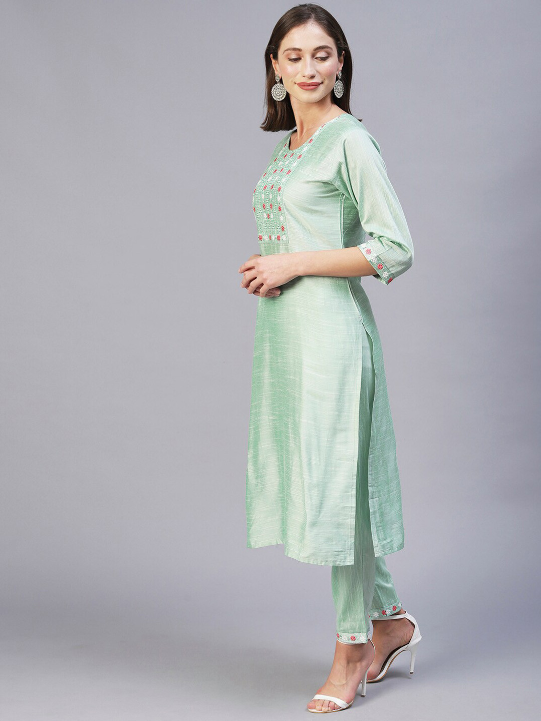 

AMRUTVARSHA CREATION Floral Embroidered Round Neck A-Line Kurta With Palazzos, Green