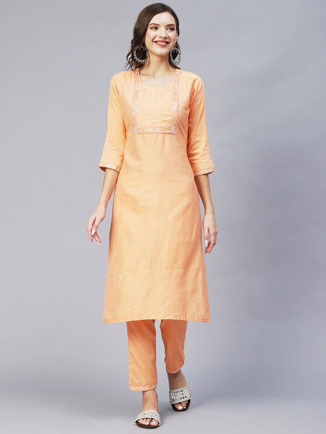 

AMRUTVARSHA CREATION Floral Embroidered Round Neck A-Line Kurta With Palazzos, Peach