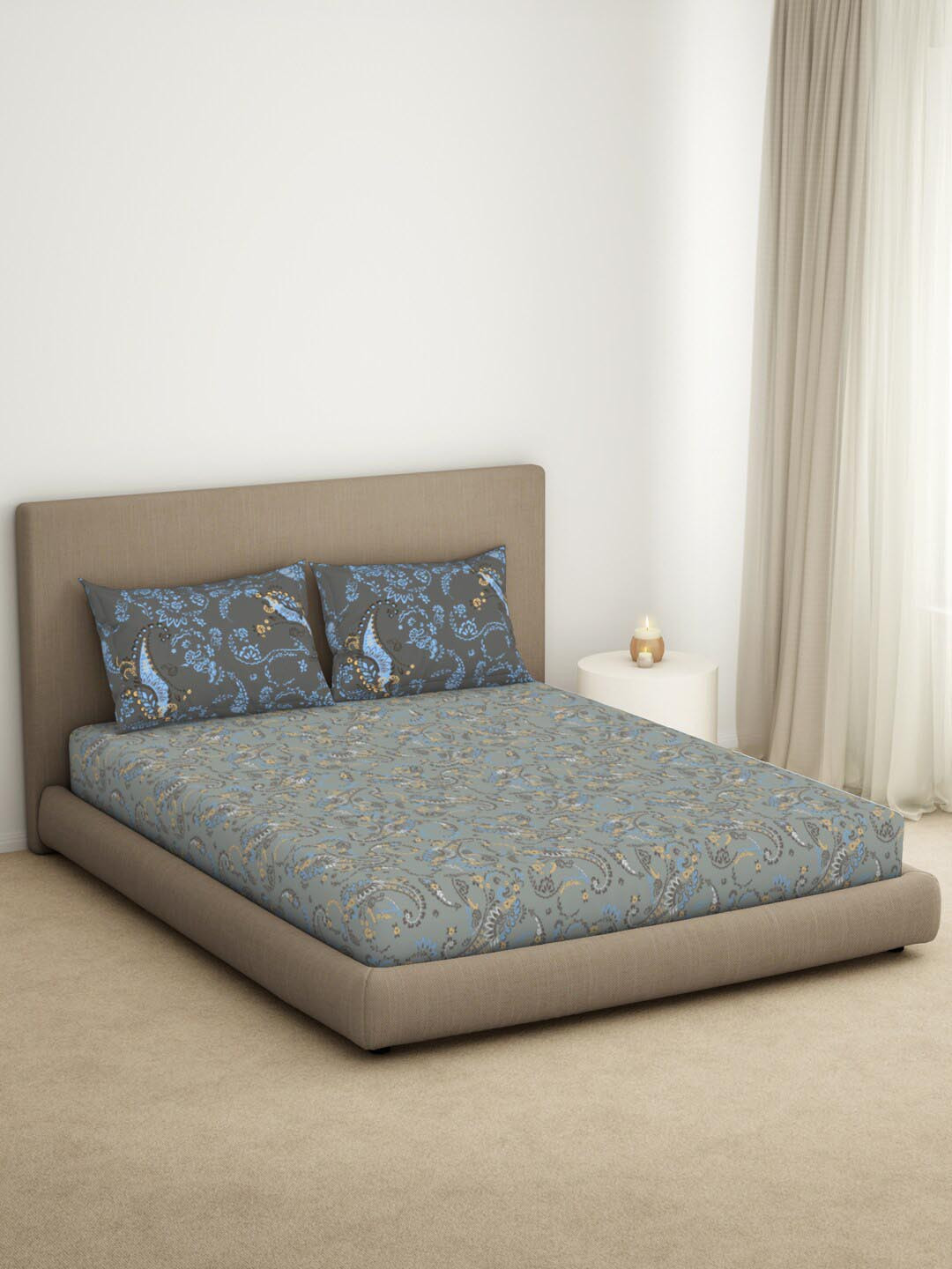 

SPACES Dainty Grey Floral Cotton 144 TC King Fitted Bedsheet with 2 Pillow Covers