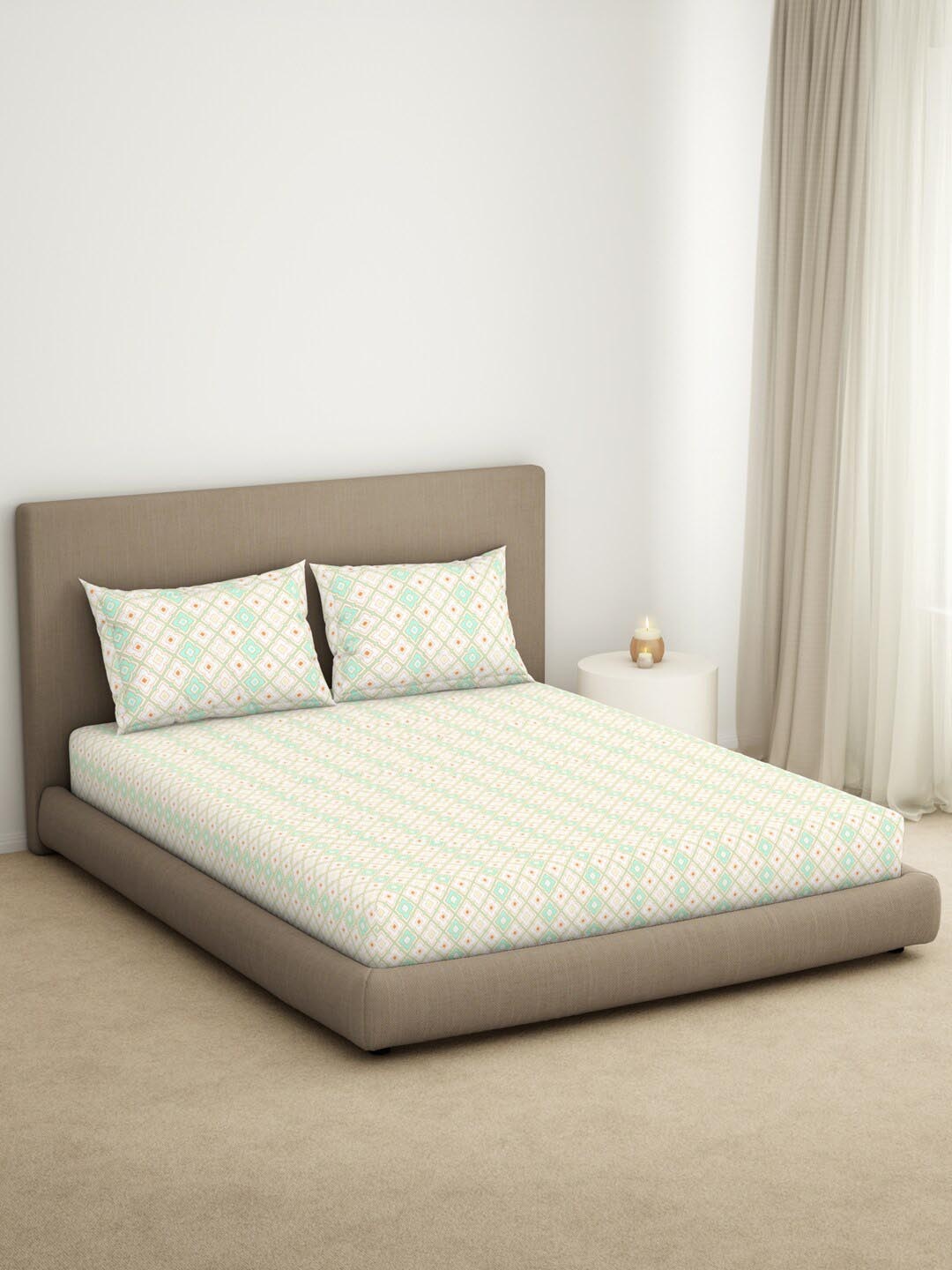 

SPACES Dainty Green Geometric 144 TC King Fitted Bedsheet with 2 Pillow Covers