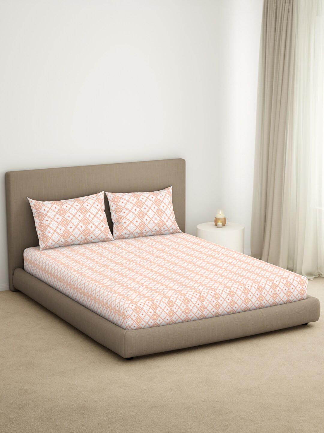 

SPACES Dainty Orange Geometric 144 TC King Fitted Bedsheet with 2 Pillow Covers
