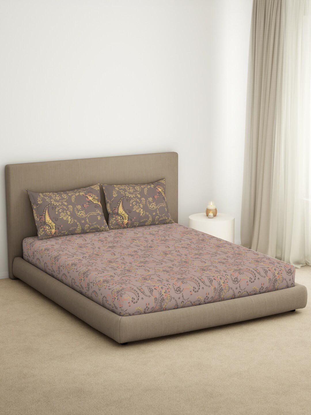 

SPACES Dainty Pink Floral 144 TC King Bedsheet with 2 Pillow Covers