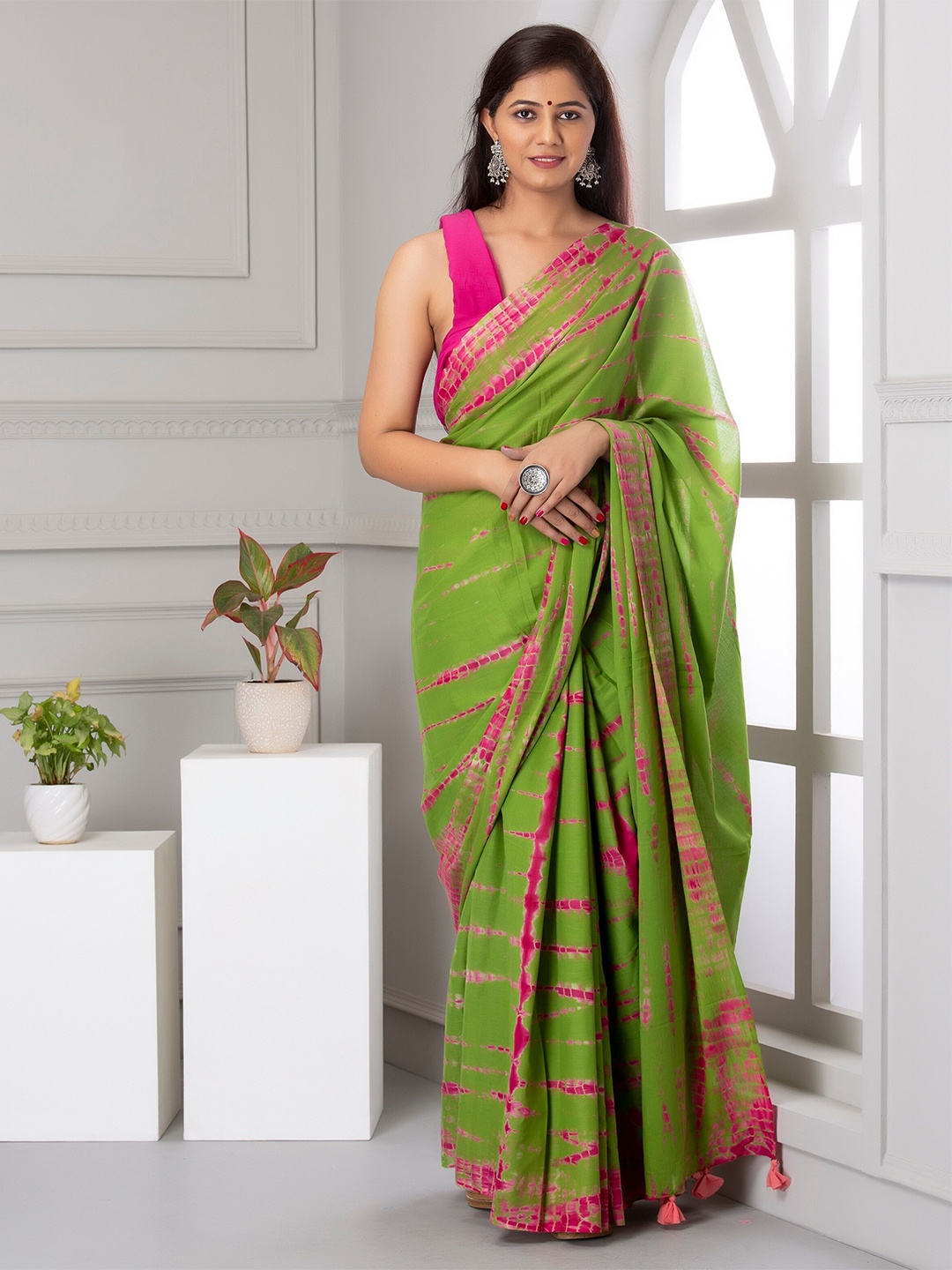 

NIKHILAM Tie and Dye Pure Cotton Block Print Saree, Green