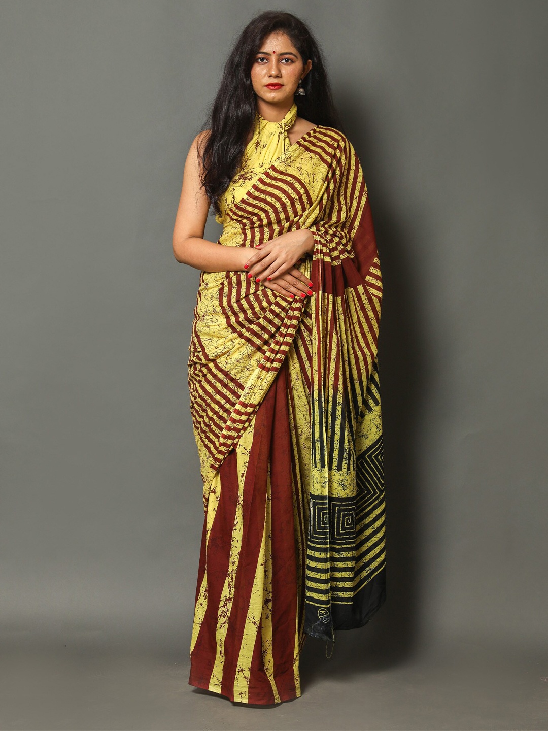 

NIKHILAM Striped Pure Cotton Block Print Saree, Yellow